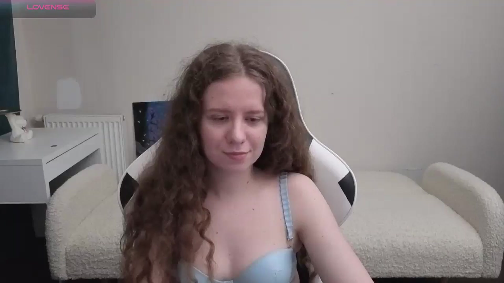 Gallery image thumbnail from BlueFlowerr's myfreecams stream on, 04/17/2026, 22:17 image 7 of 20