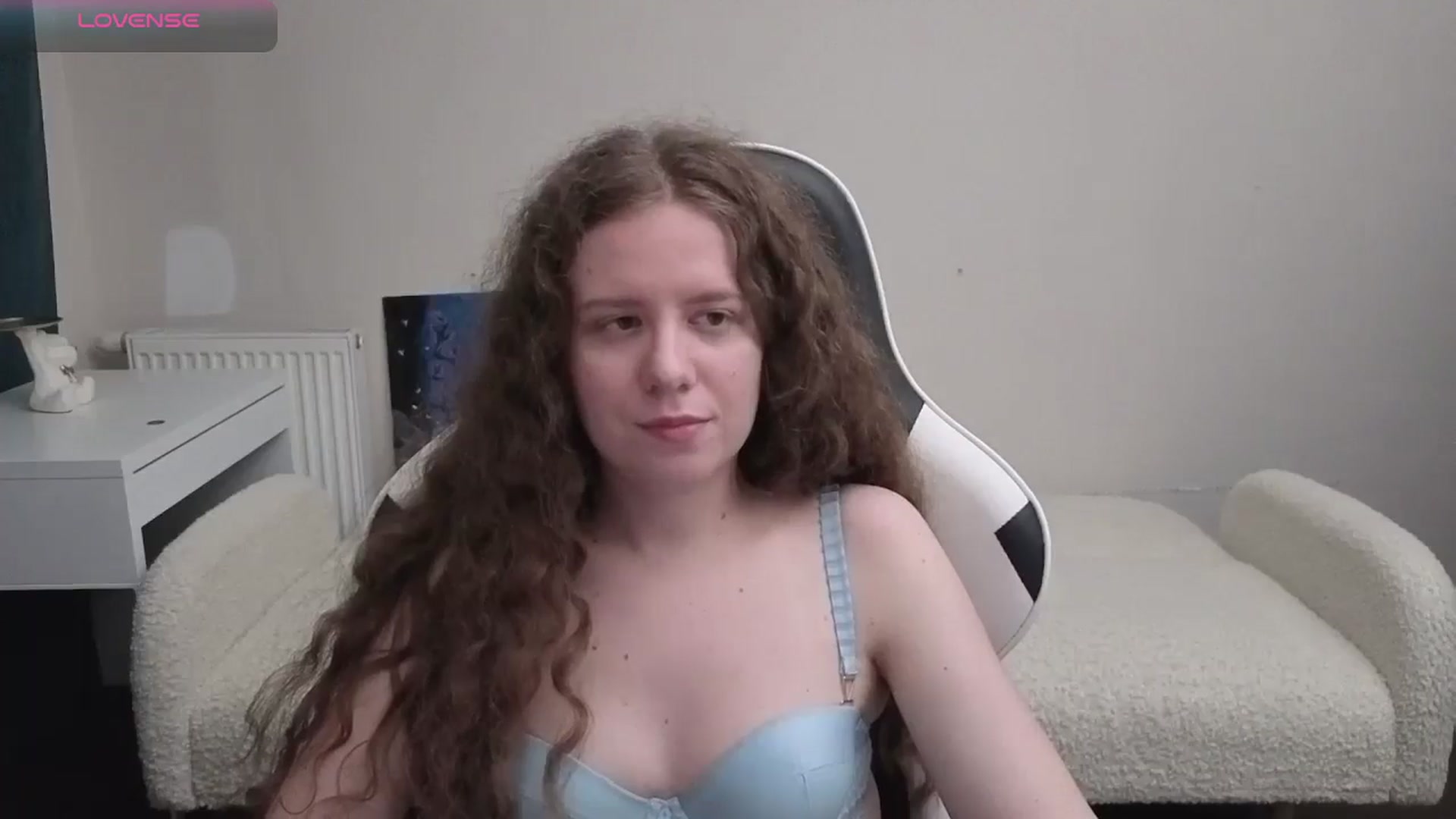 Gallery image thumbnail from BlueFlowerr's myfreecams stream on, 04/17/2026, 22:17 image 11 of 20