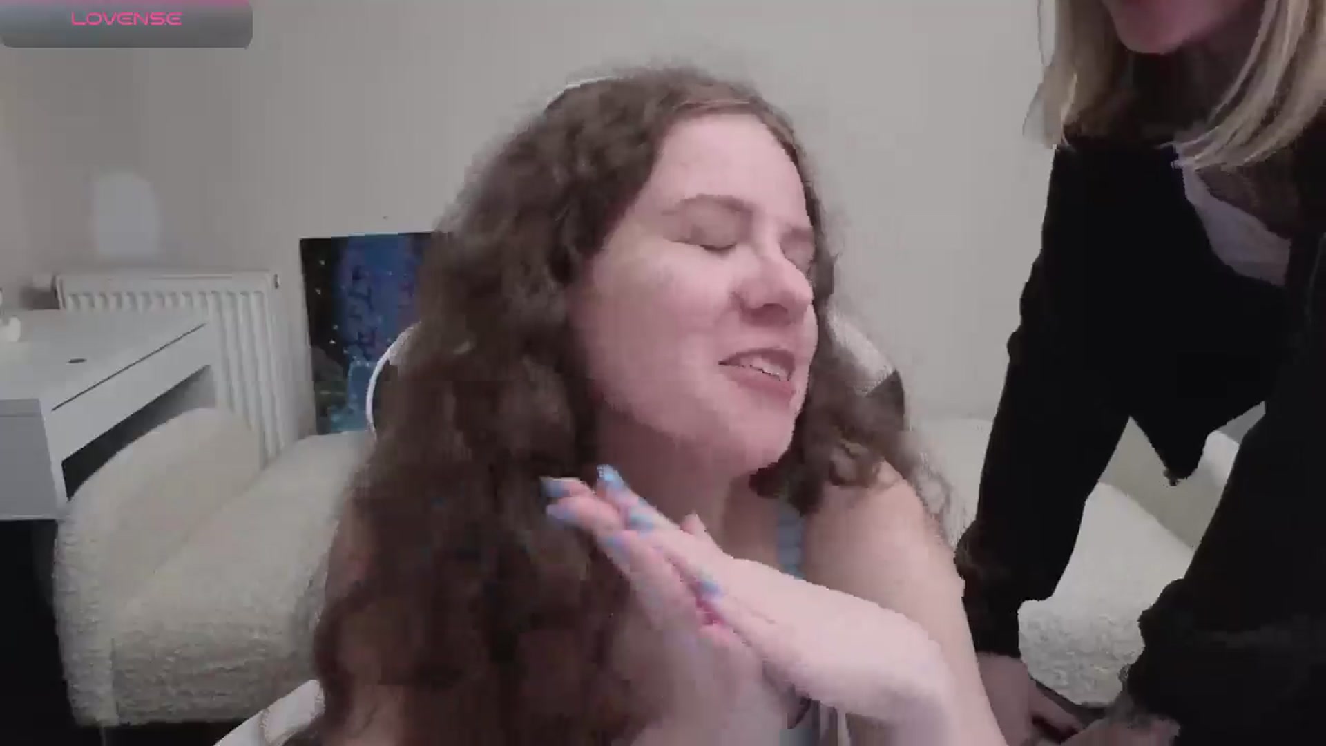 Gallery image thumbnail from BlueFlowerr's myfreecams stream on, 04/18/2026, 01:44 image 8 of 20