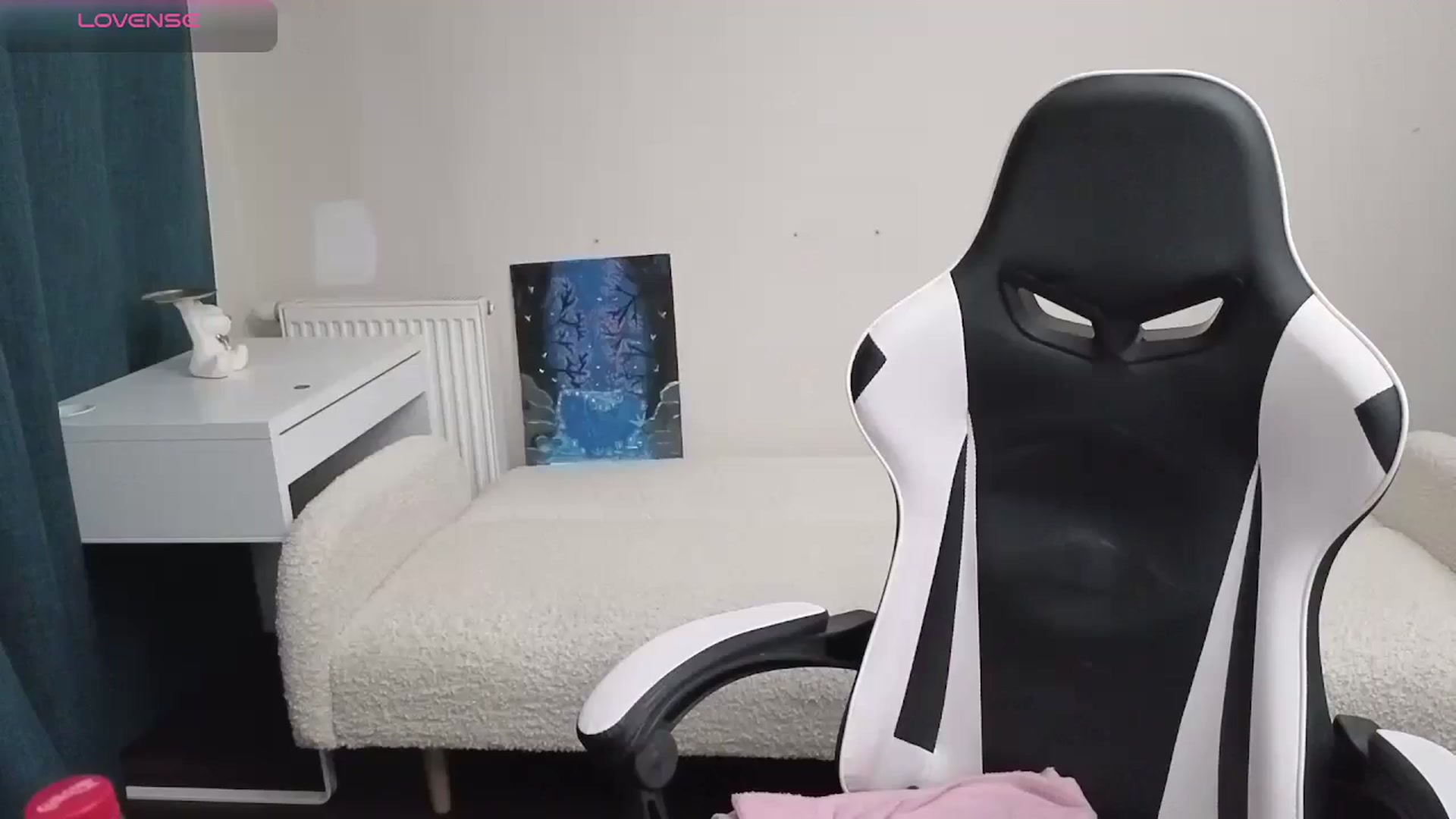 Gallery image thumbnail from BlueFlowerr's myfreecams stream on, 04/18/2026, 19:49 image 4 of 20