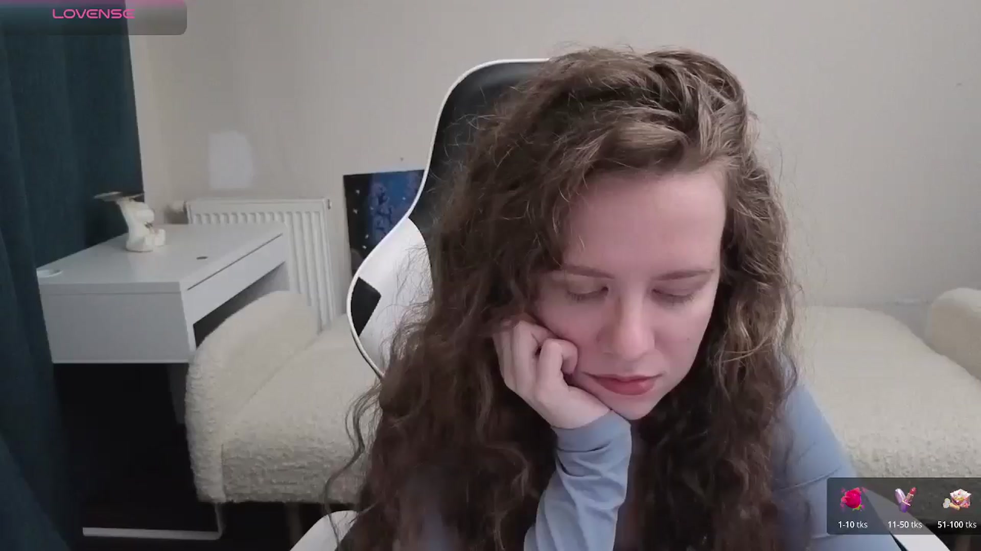 Gallery image thumbnail from BlueFlowerr's myfreecams stream on, 04/18/2026, 21:43 image 19 of 20
