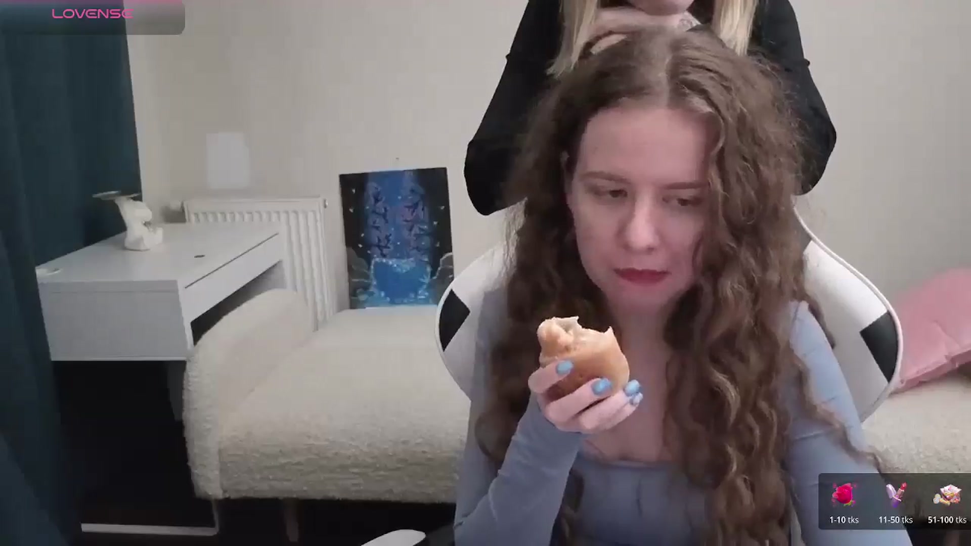 Gallery image thumbnail from BlueFlowerr's myfreecams stream on, 04/18/2026, 21:43 image 7 of 20