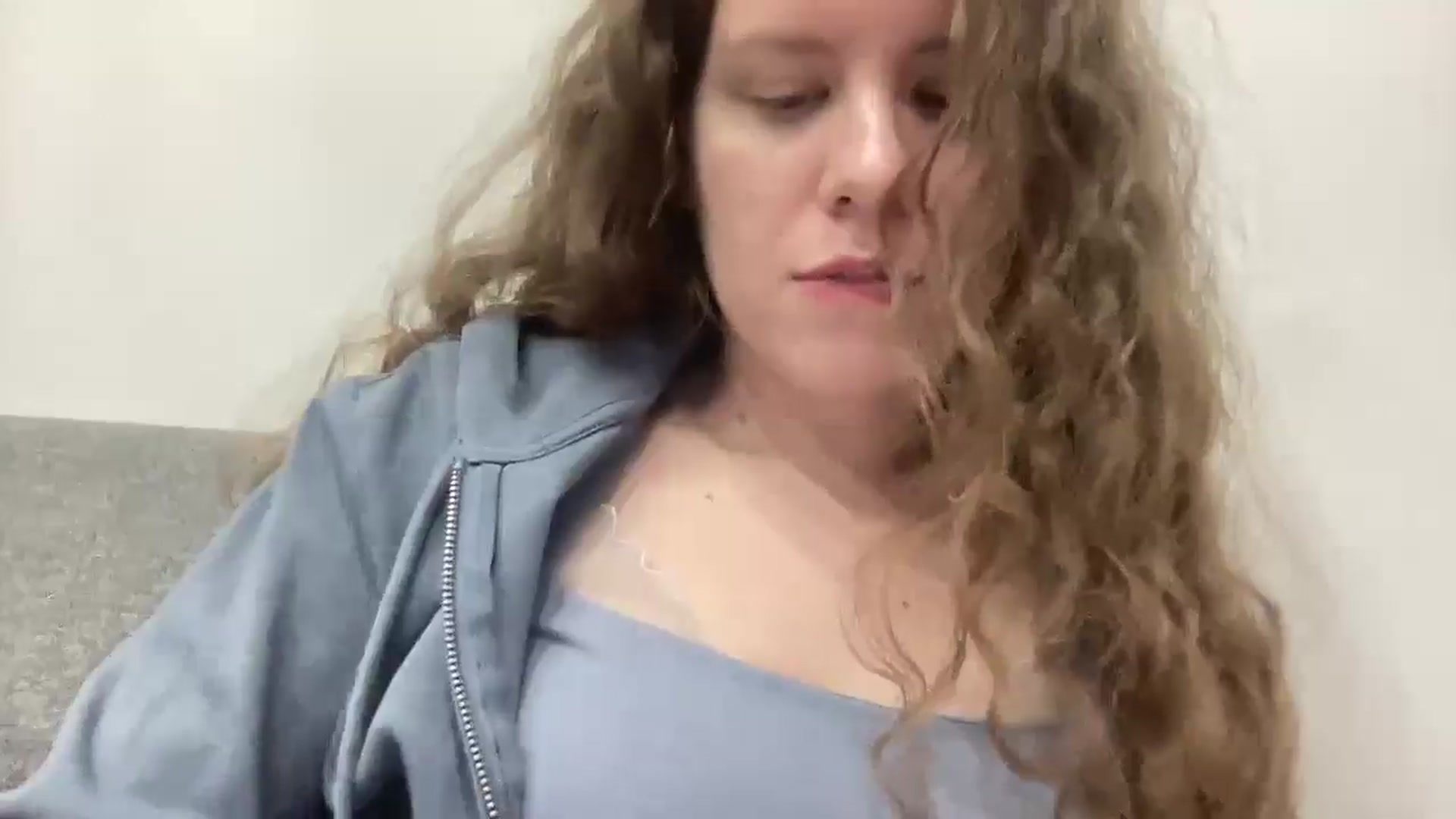 Gallery image thumbnail from BlueFlowerr's myfreecams stream on, 04/18/2026, 23:25 image 13 of 20
