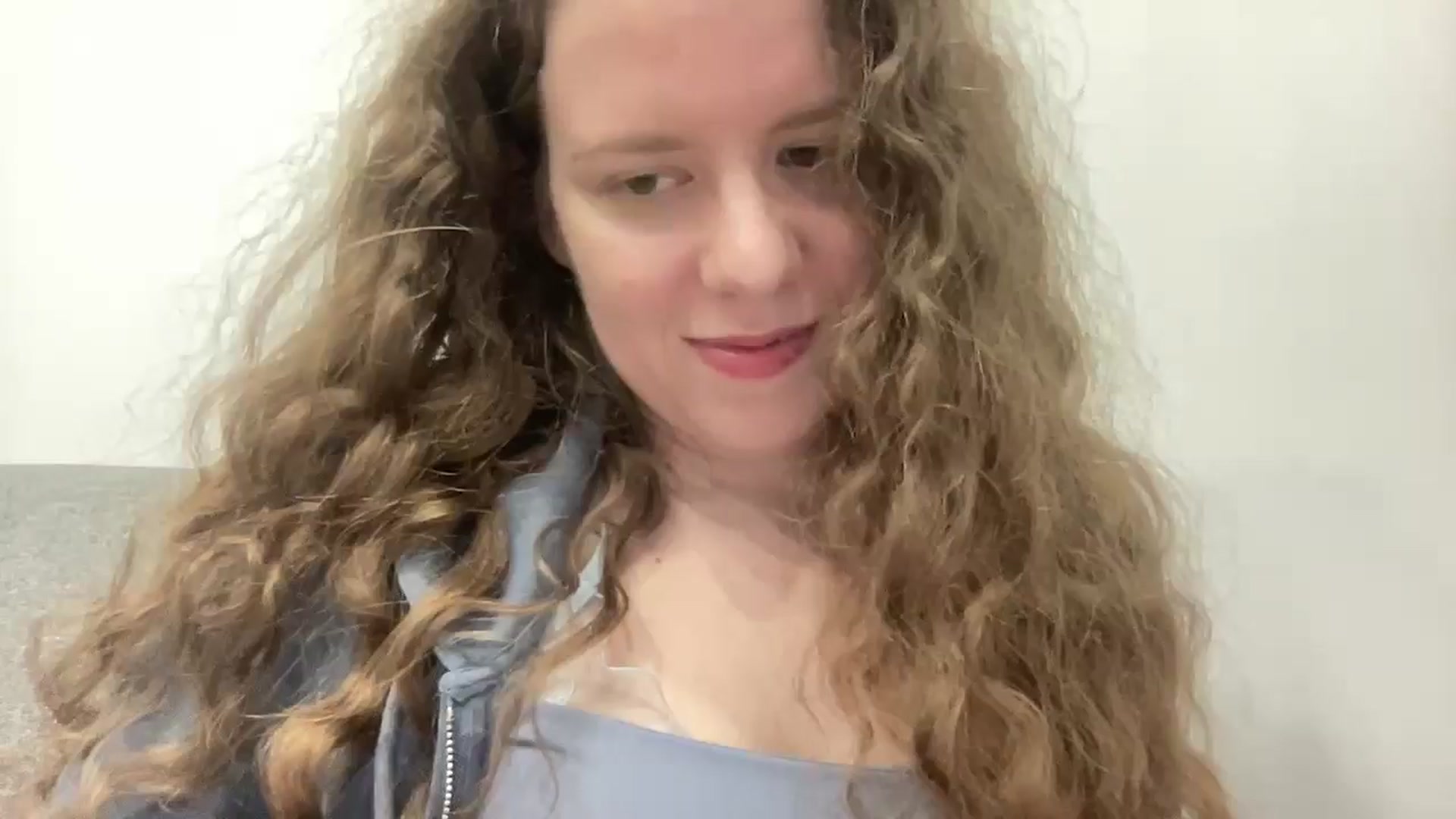 Gallery image thumbnail from BlueFlowerr's myfreecams stream on, 04/18/2026, 23:25 image 5 of 20