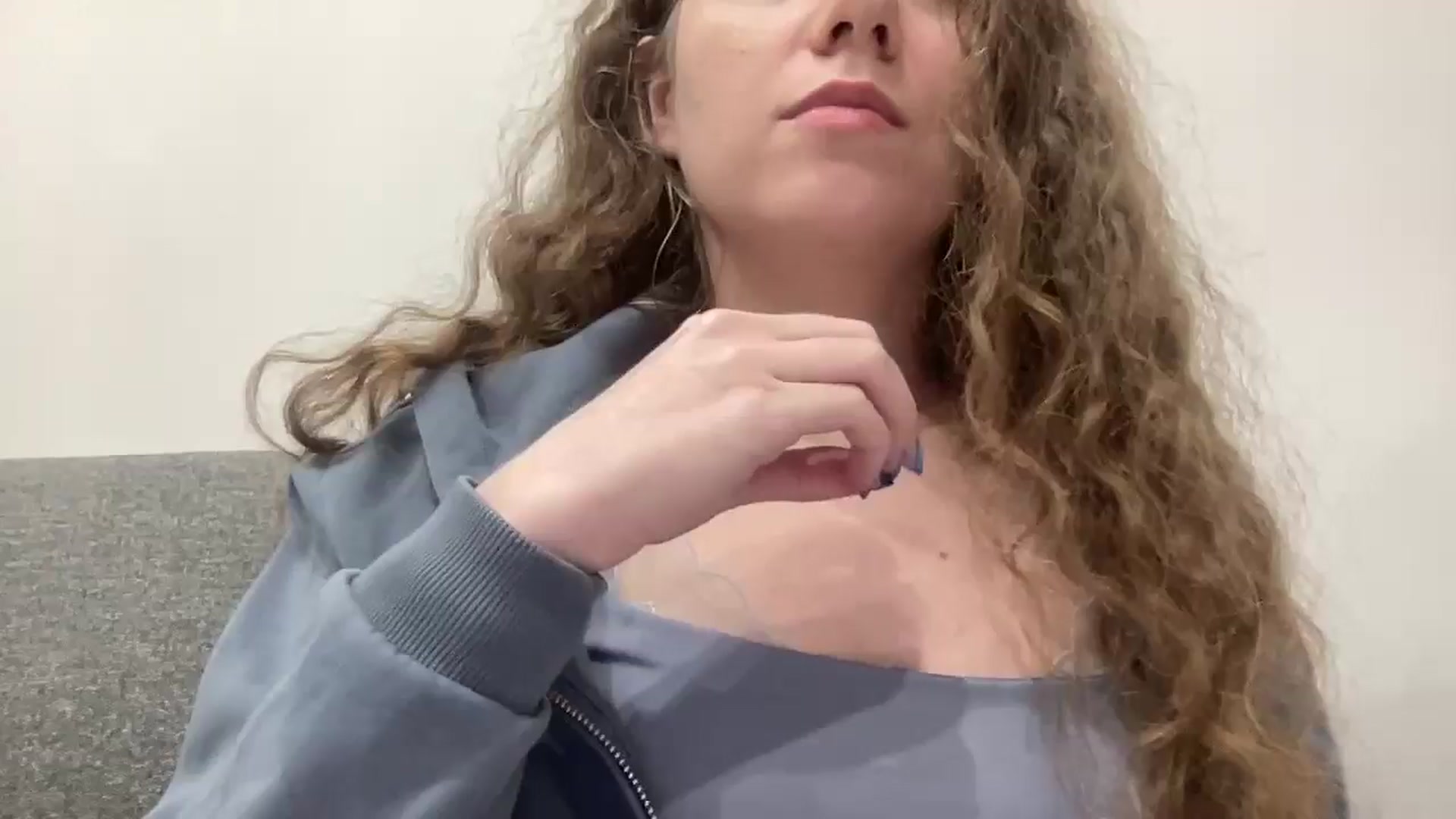 Gallery image thumbnail from BlueFlowerr's myfreecams stream on, 04/18/2026, 23:25 image 19 of 20