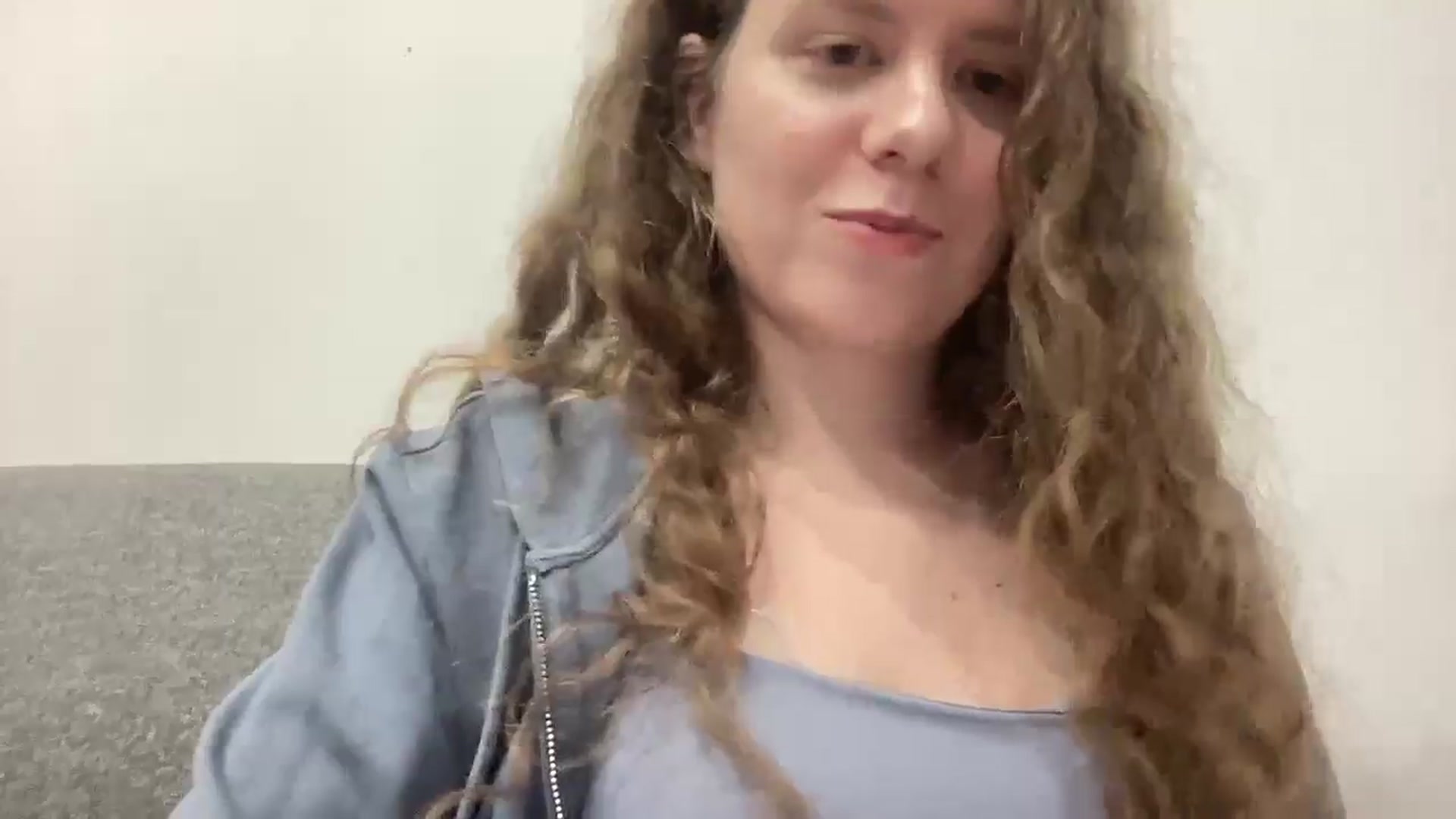 Gallery image thumbnail from BlueFlowerr's myfreecams stream on, 04/18/2026, 23:25 image 18 of 20