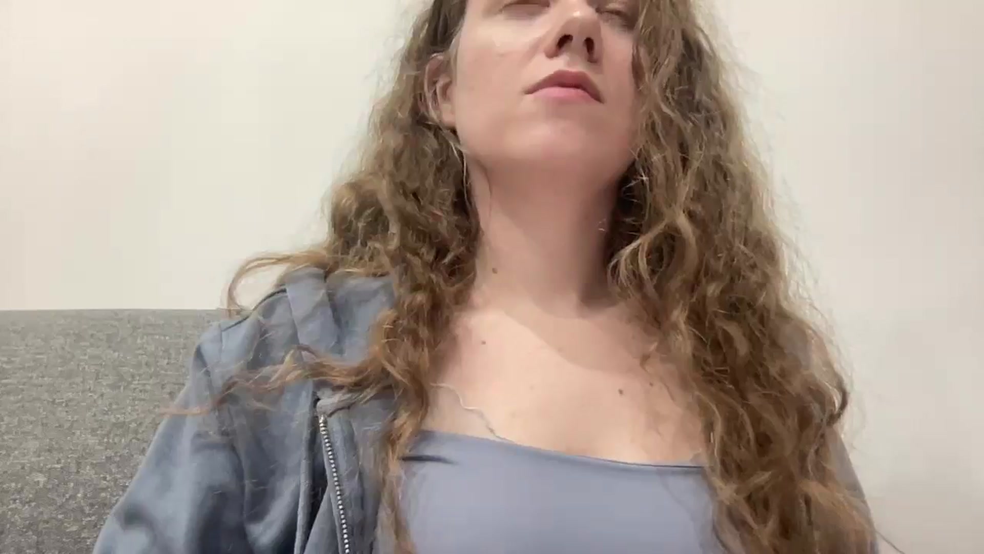Gallery image thumbnail from BlueFlowerr's myfreecams stream on, 04/18/2026, 23:25 image 16 of 20