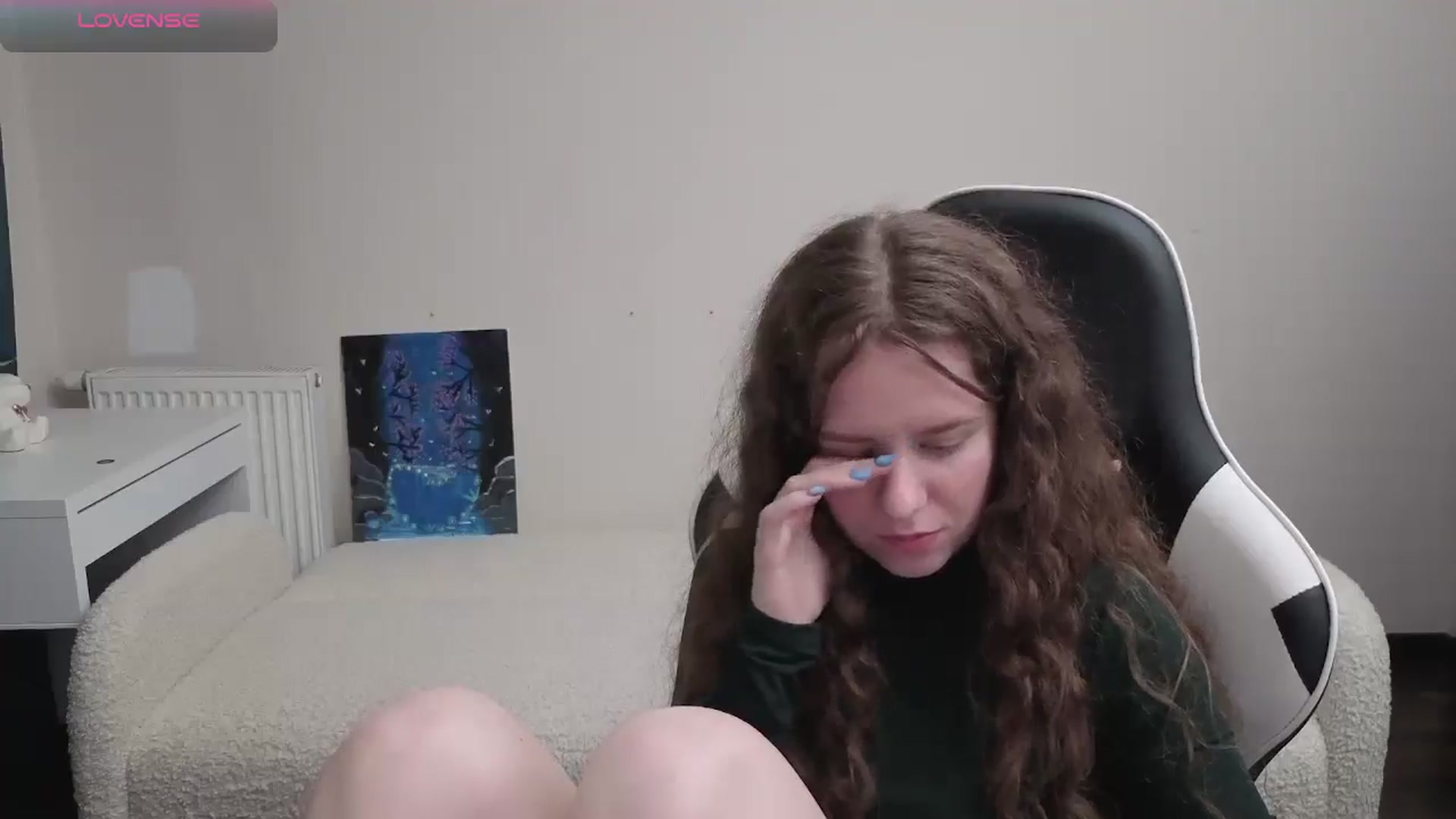 Gallery image thumbnail from BlueFlowerr's myfreecams stream on, 04/19/2026, 18:39 image 8 of 20