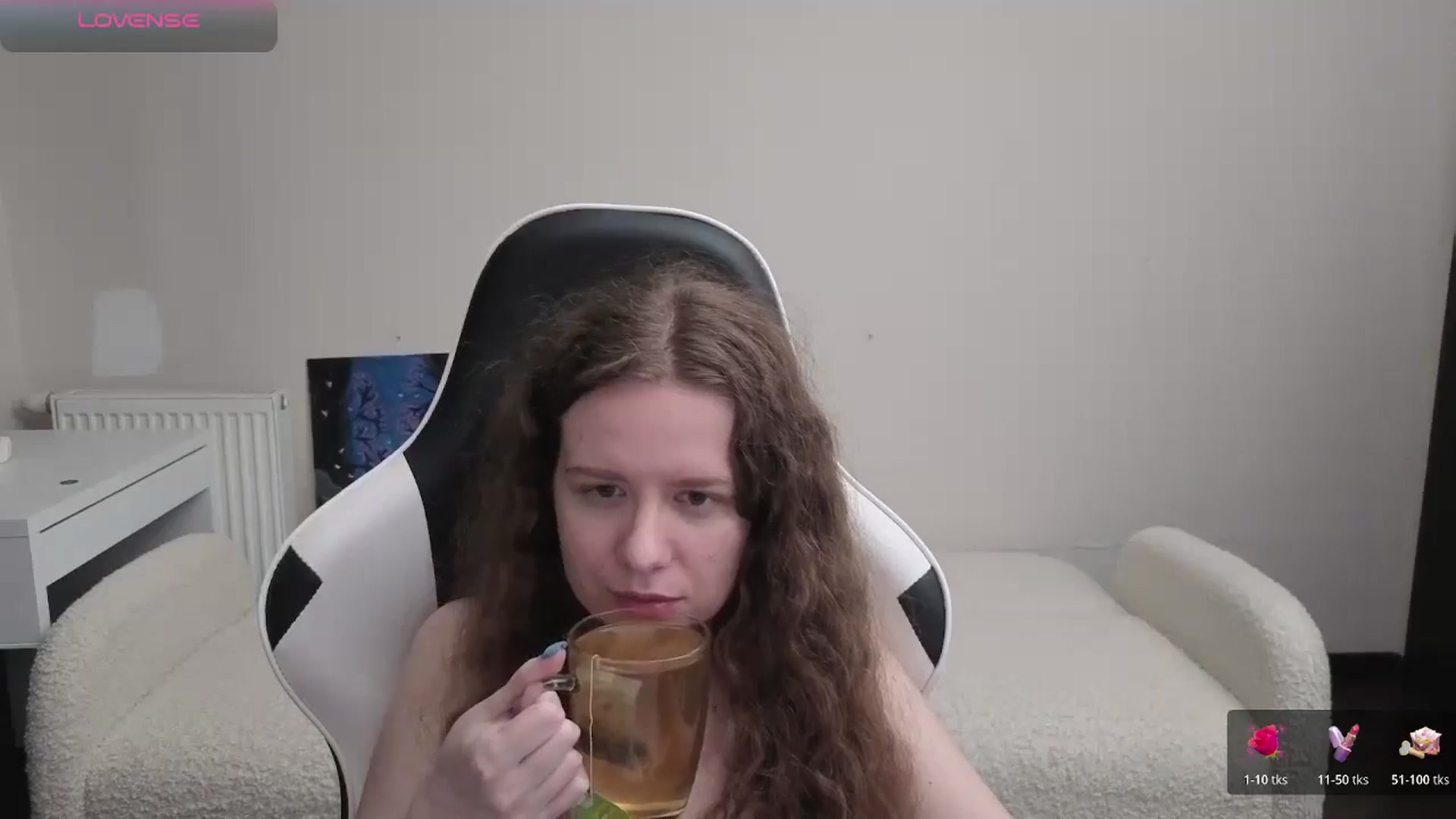 Gallery image thumbnail from BlueFlowerr's myfreecams stream on, 04/19/2026, 21:31 image 6 of 20
