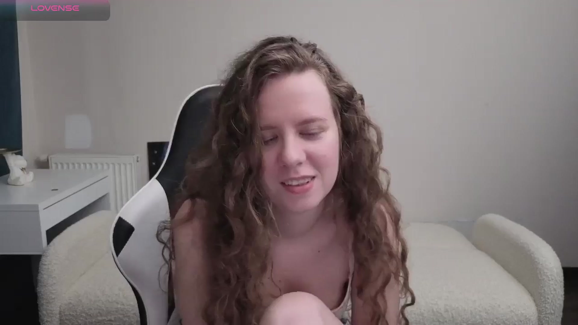 Gallery image thumbnail from BlueFlowerr's myfreecams stream on, 04/20/2026, 24:20 image 13 of 20