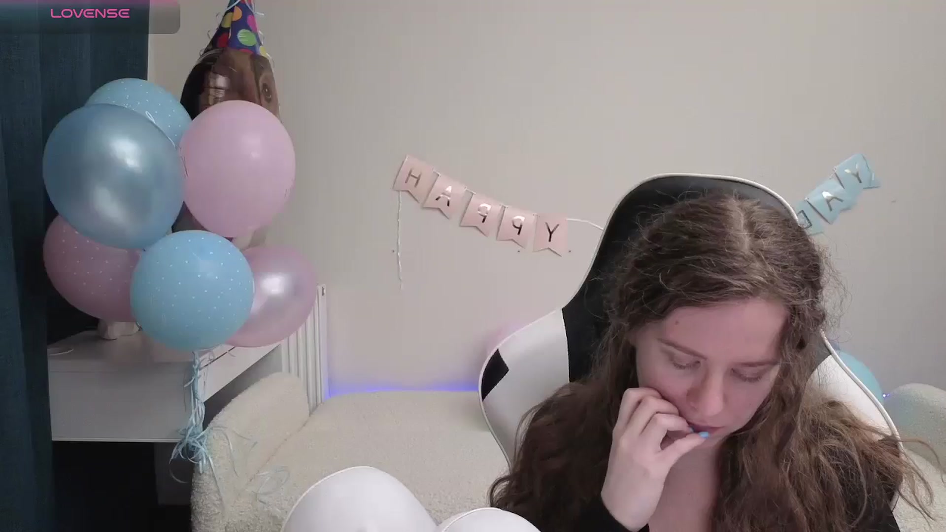 Gallery image thumbnail from BlueFlowerr's myfreecams stream on, 04/24/2026, 24:01 image 4 of 20