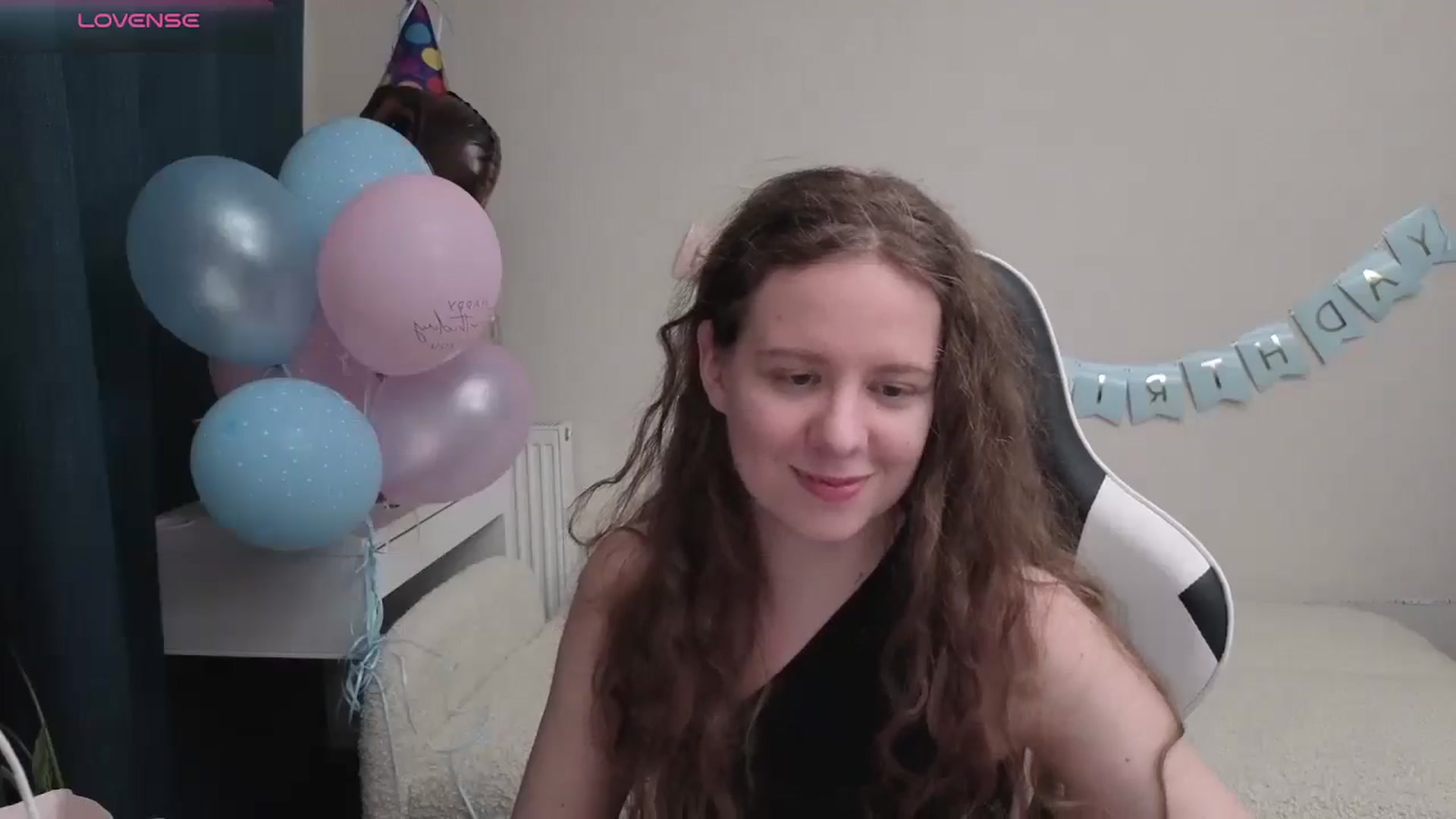 Gallery image thumbnail from BlueFlowerr's myfreecams stream on, 04/25/2026, 23:36 image 19 of 20