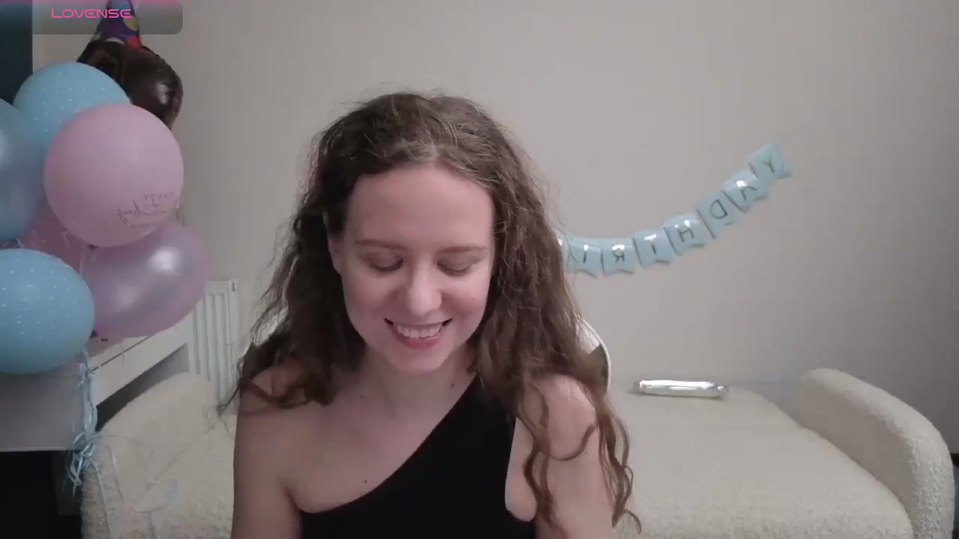 Gallery image thumbnail from BlueFlowerr's myfreecams stream on, 04/25/2026, 23:36 image 3 of 20