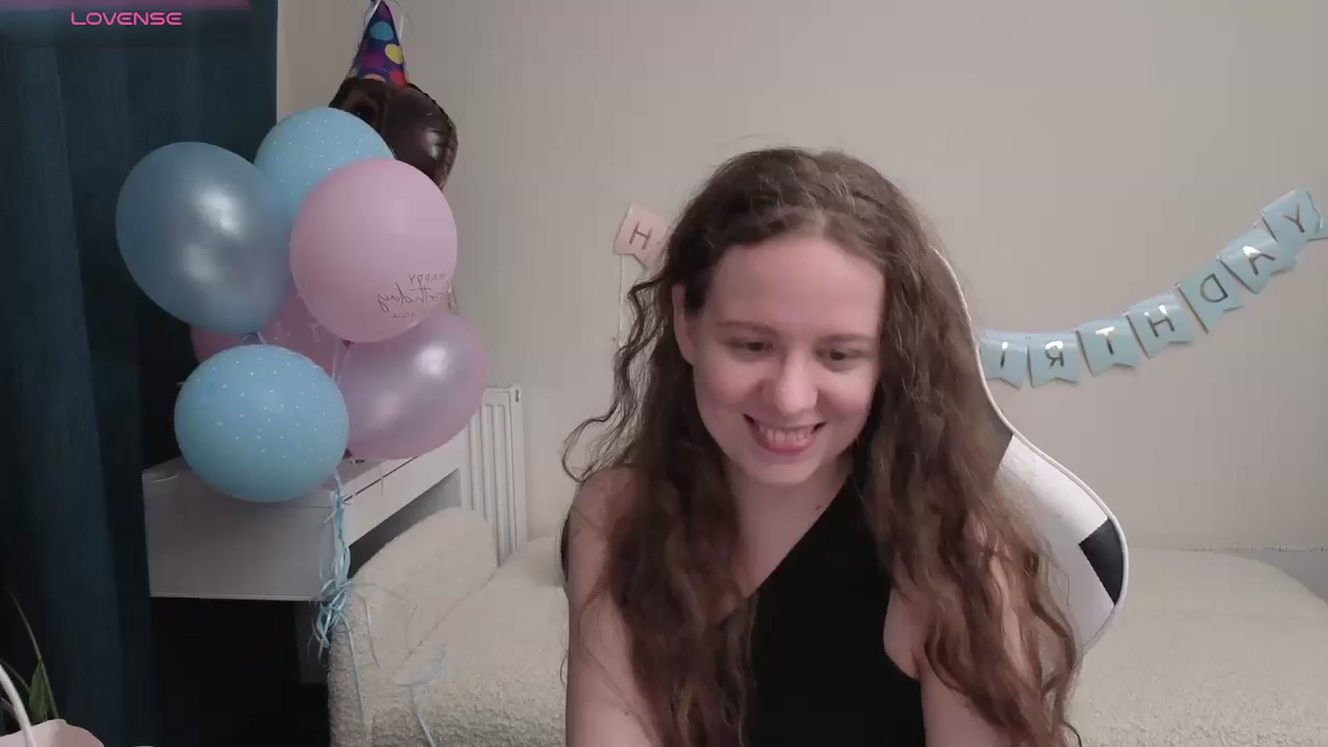 Gallery image thumbnail from BlueFlowerr's myfreecams stream on, 04/25/2026, 23:36 image 18 of 20