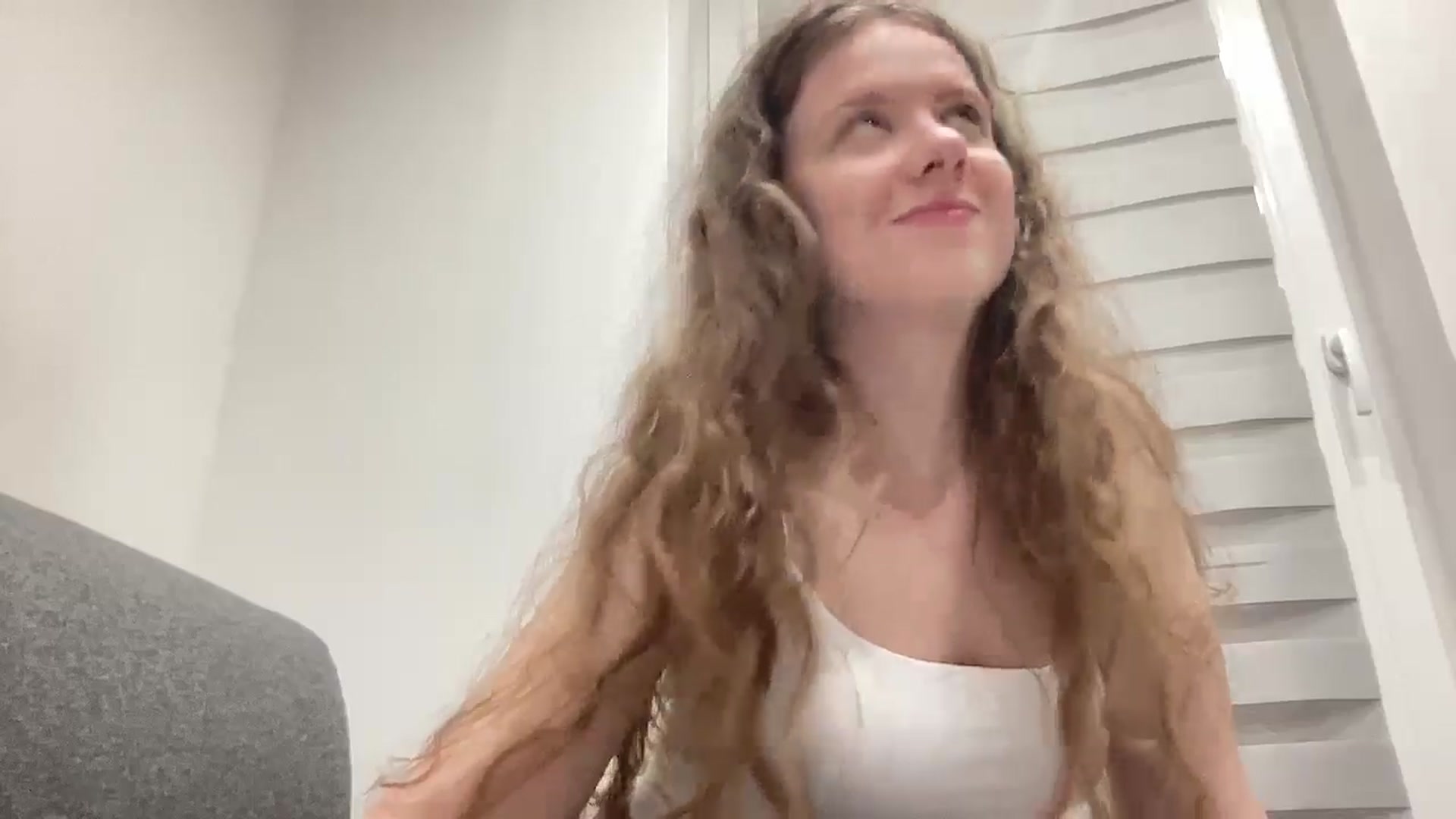 Gallery image thumbnail from BlueFlowerr's myfreecams stream on, 04/26/2026, 01:08 image 10 of 20