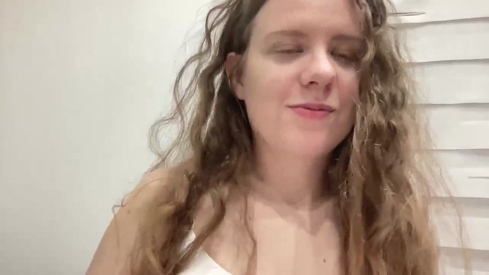 Gallery image thumbnail from BlueFlowerr's myfreecams stream on, 04/26/2026, 01:08 image 2 of 20
