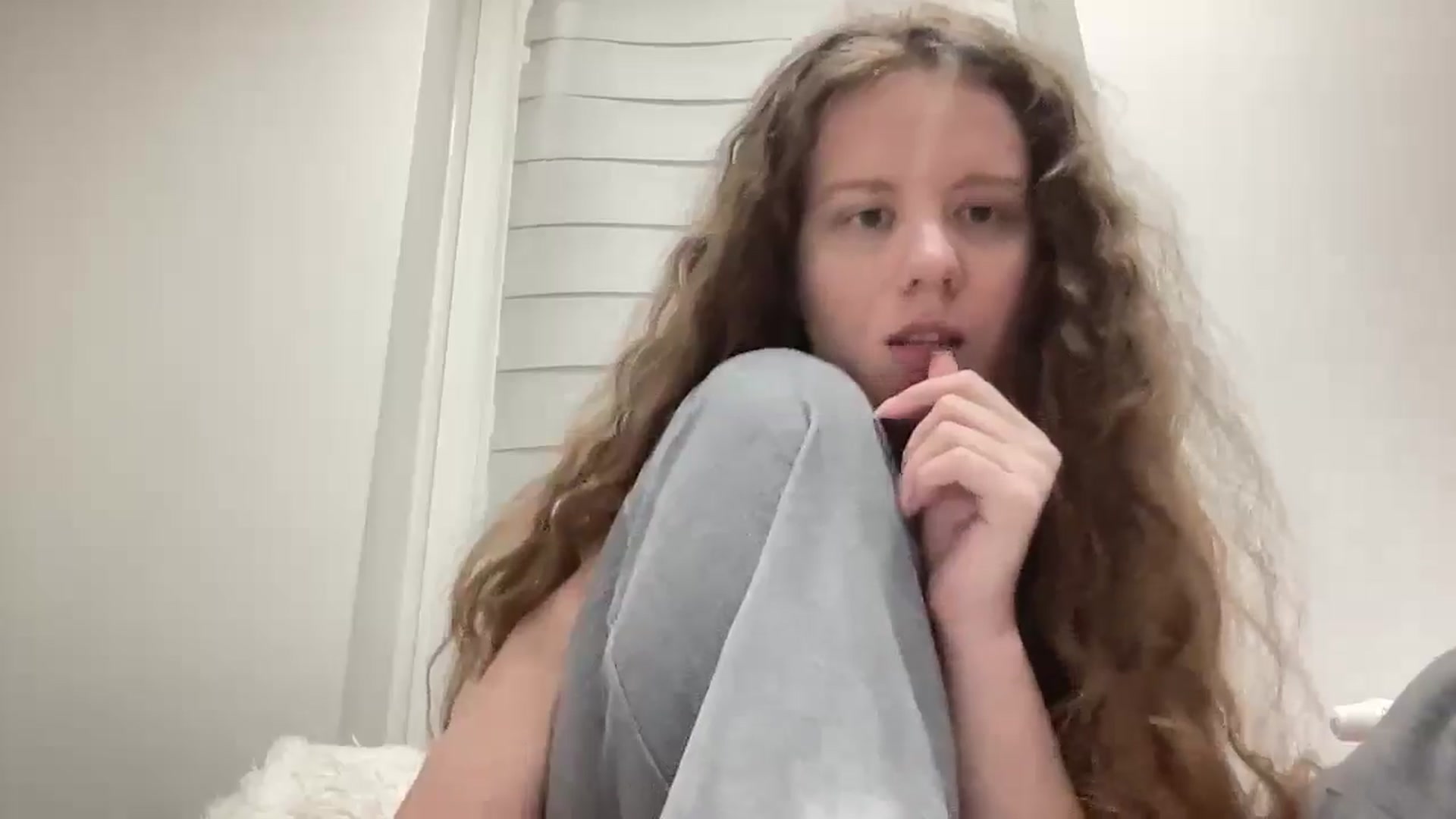 Gallery image thumbnail from BlueFlowerr's myfreecams stream on, 04/26/2026, 01:08 image 18 of 20