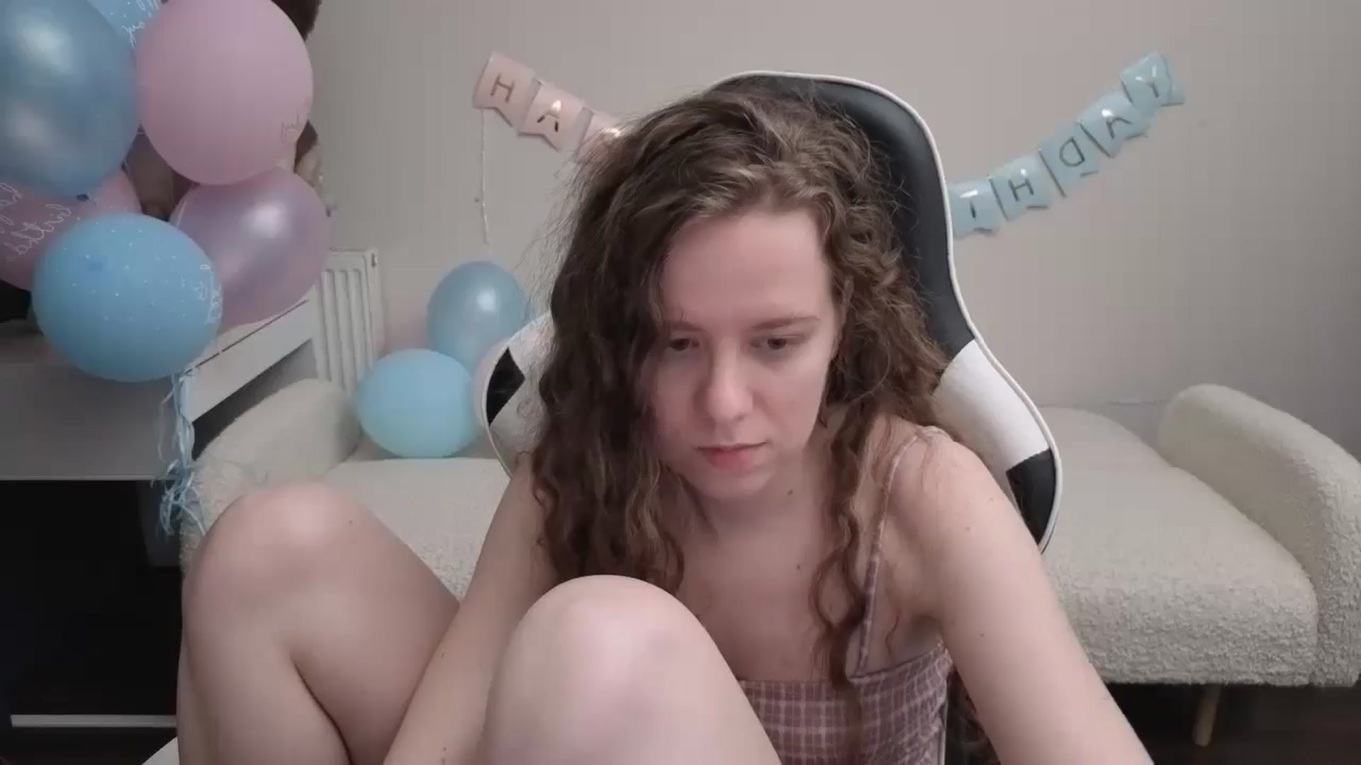 Gallery image thumbnail from BlueFlowerr's myfreecams stream on, 04/28/2026, 01:20 image 19 of 20