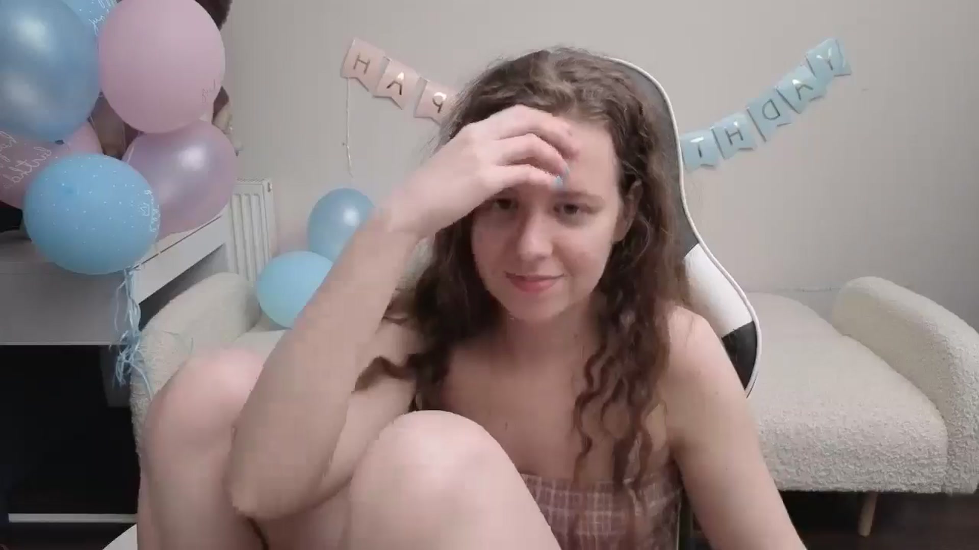 Gallery image thumbnail from BlueFlowerr's myfreecams stream on, 04/28/2026, 01:20 image 17 of 20