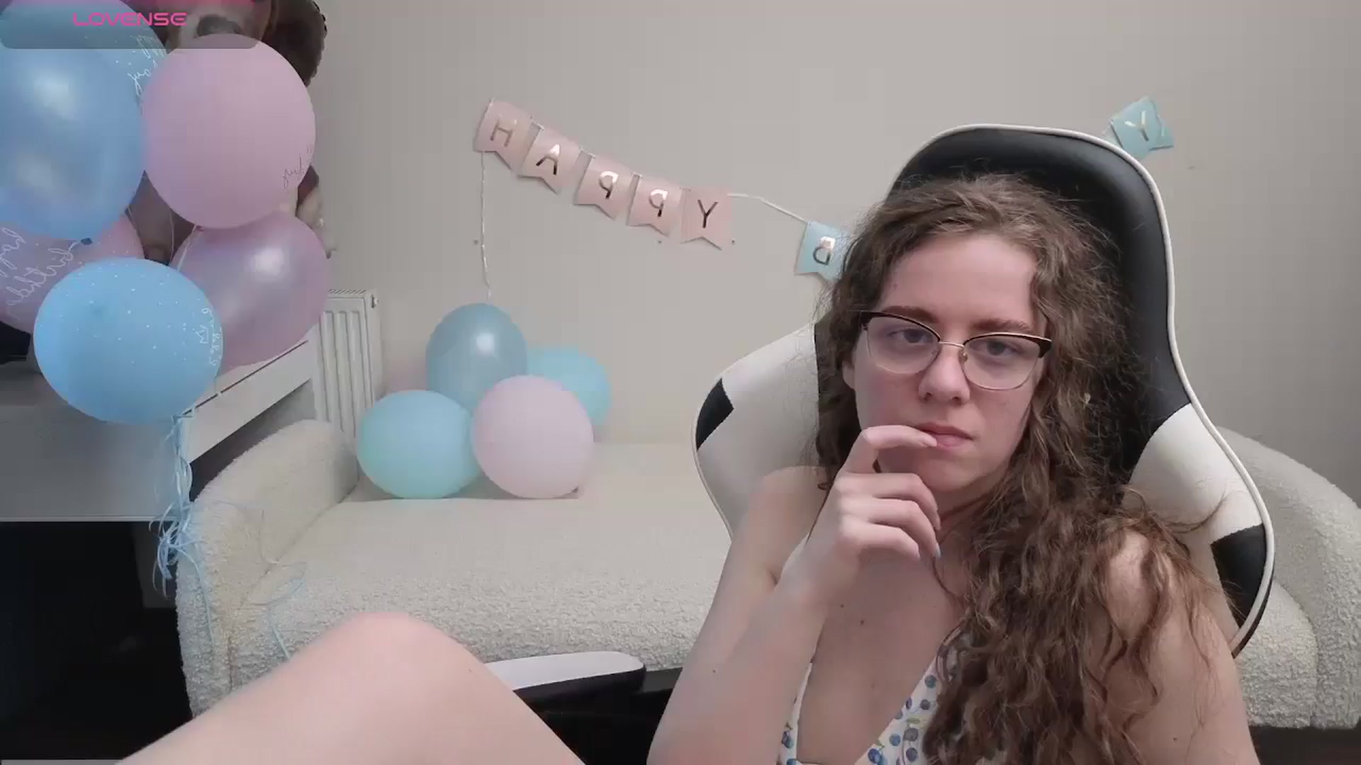 Gallery image thumbnail from BlueFlowerr's myfreecams stream on, 04/28/2026, 17:06 image 15 of 20