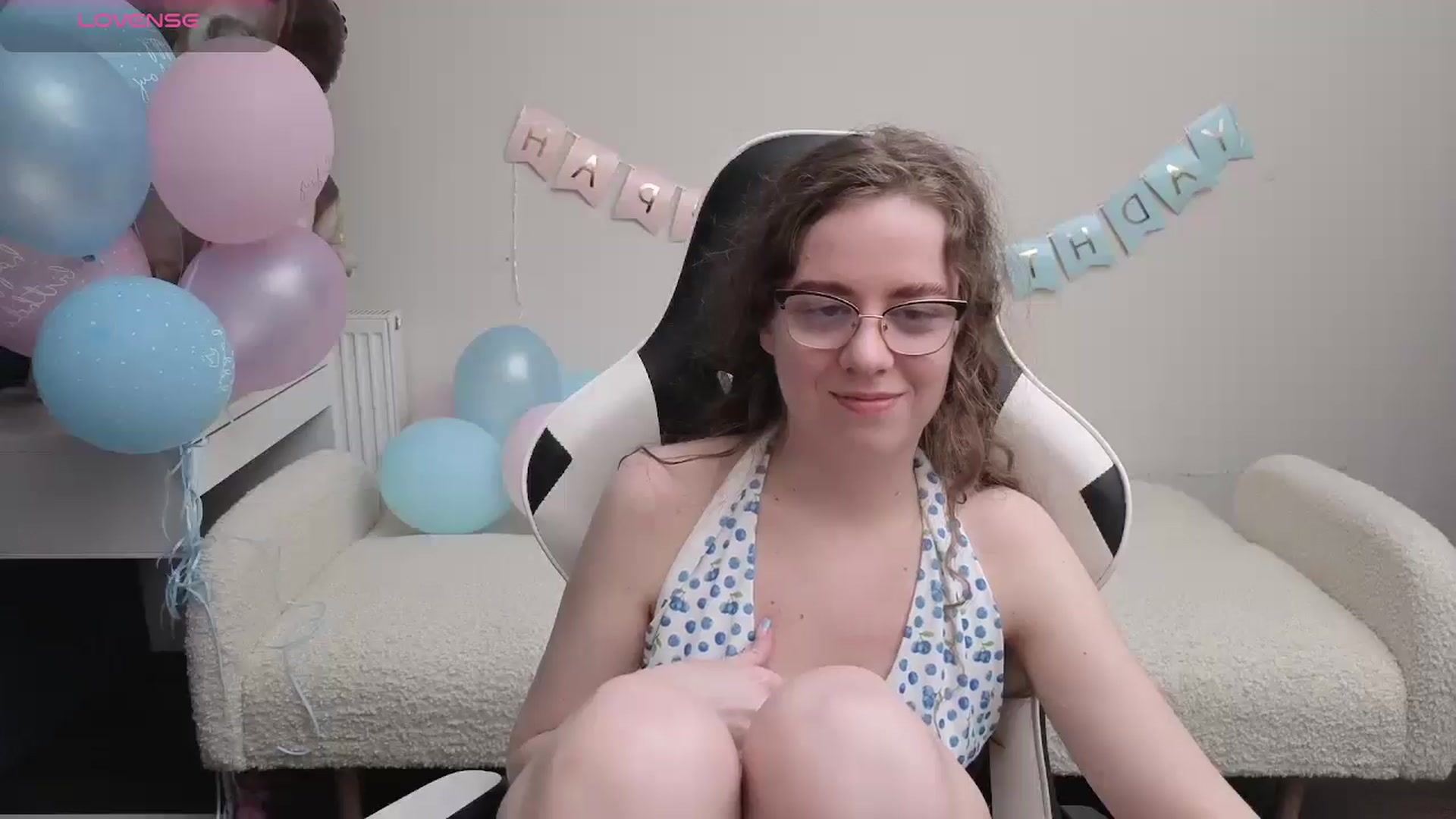 Gallery image thumbnail from BlueFlowerr's myfreecams stream on, 04/28/2026, 18:24 image 15 of 20
