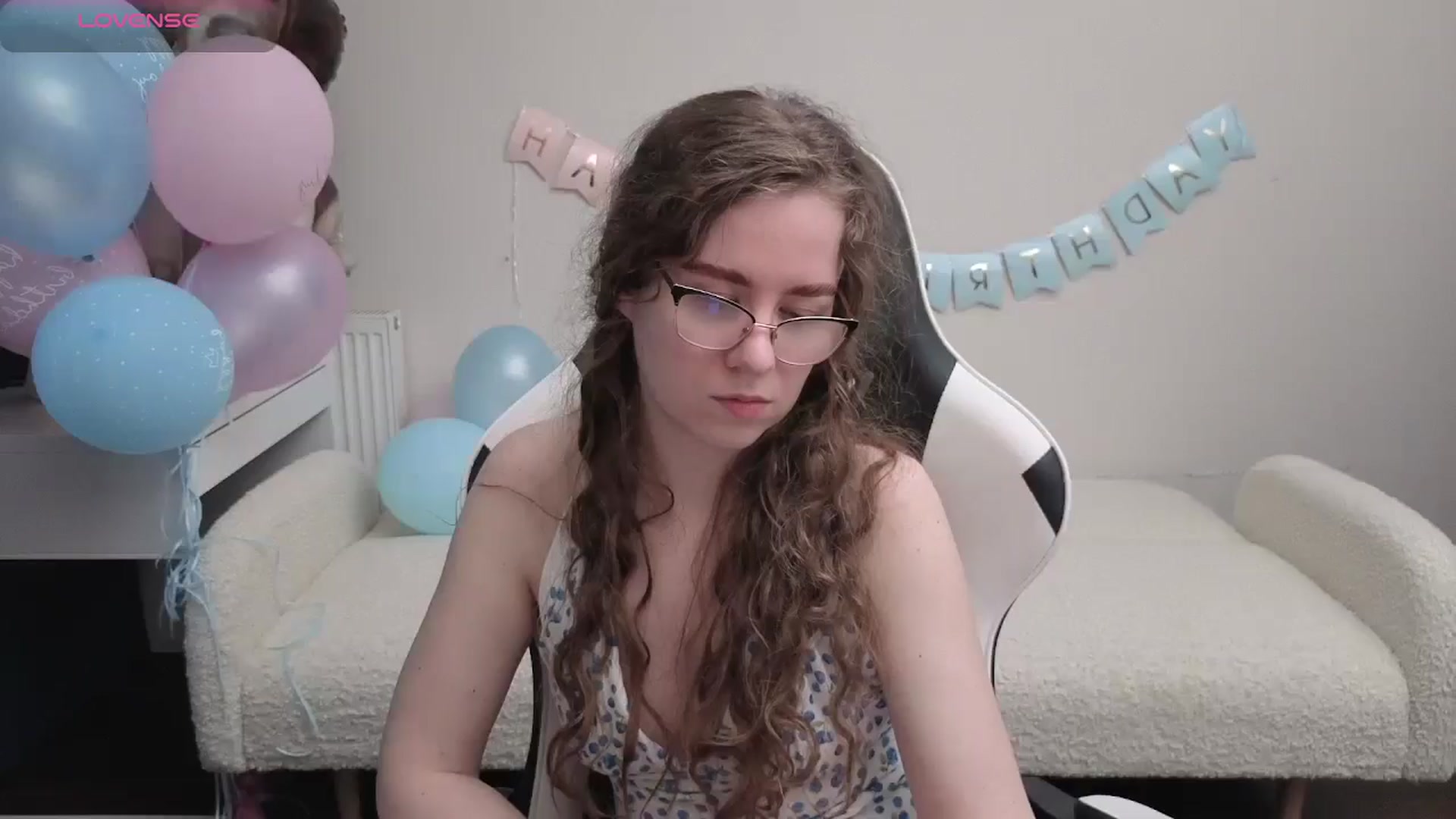 Gallery image thumbnail from BlueFlowerr's myfreecams stream on, 04/28/2026, 18:24 image 6 of 20