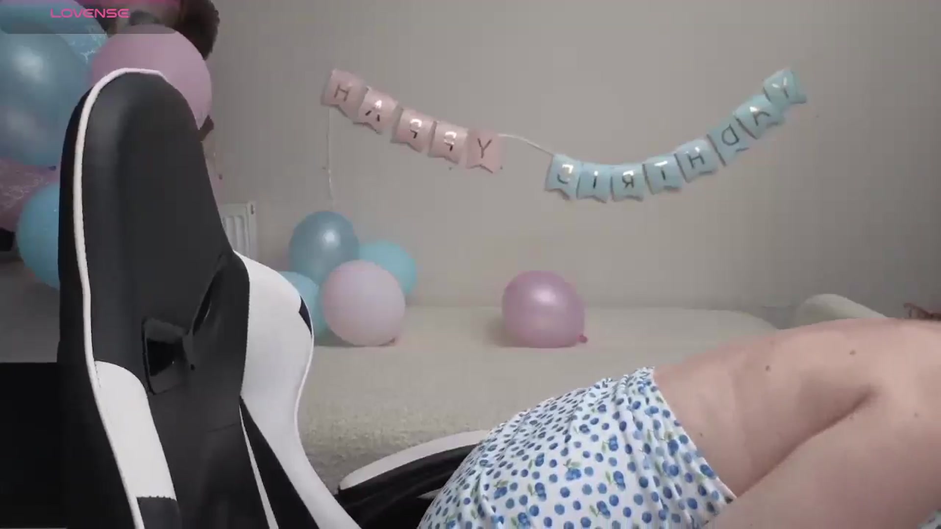 Gallery image thumbnail from BlueFlowerr's myfreecams stream on, 04/28/2026, 21:28 image 3 of 20