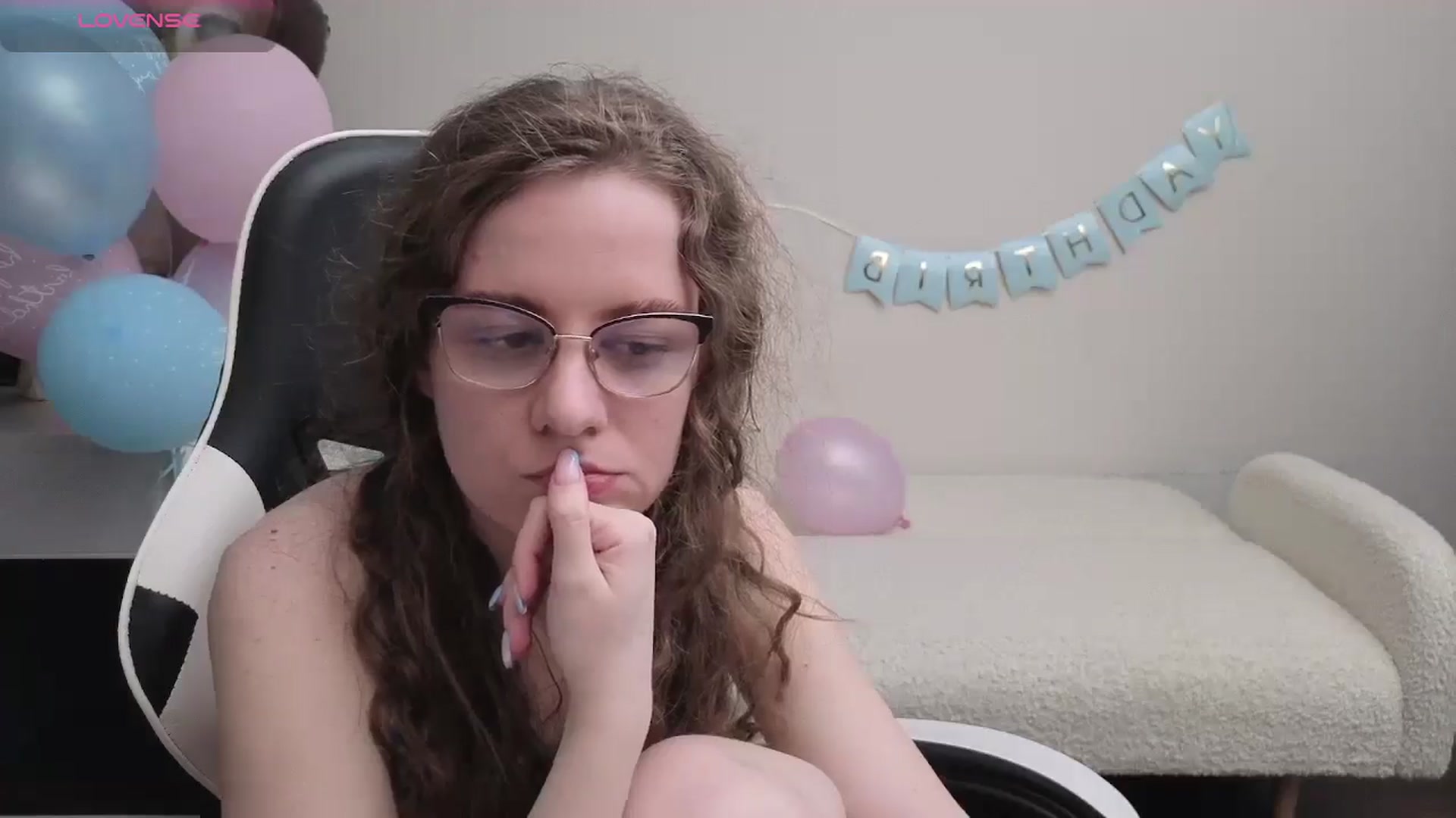 Gallery image thumbnail from BlueFlowerr's myfreecams stream on, 04/28/2026, 21:28 image 4 of 20