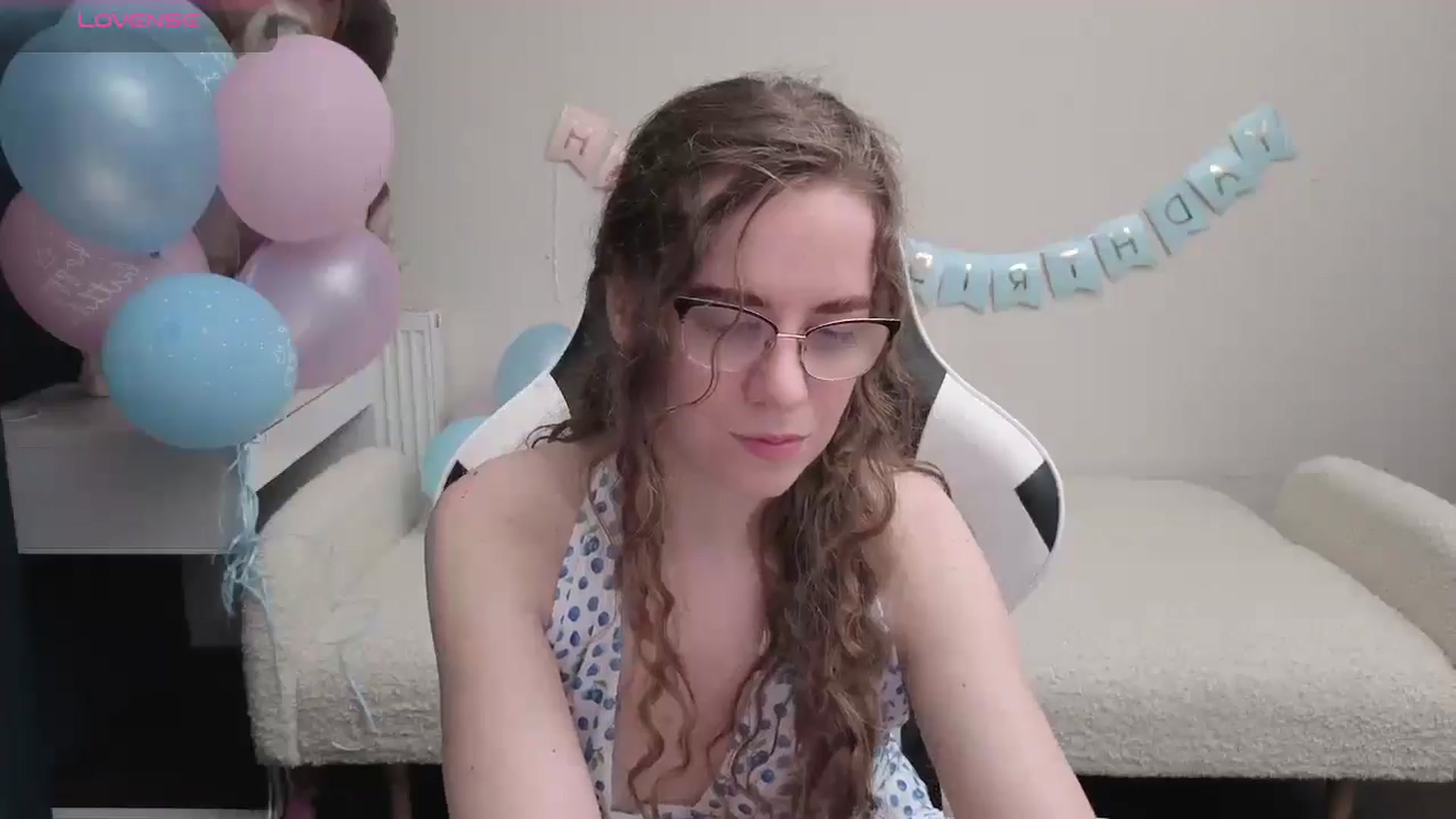 Gallery image thumbnail from BlueFlowerr's myfreecams stream on, 04/29/2026, 24:39 image 9 of 20