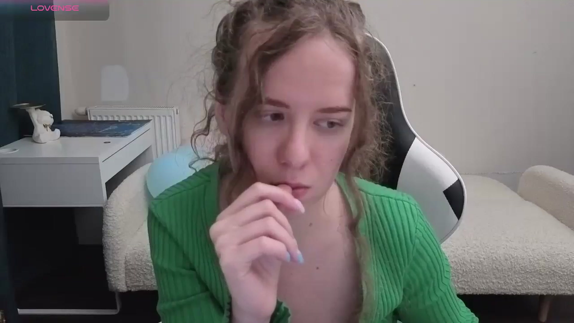 Gallery image thumbnail from BlueFlowerr's myfreecams stream on, 05/09/2026, 21:05 image 14 of 20