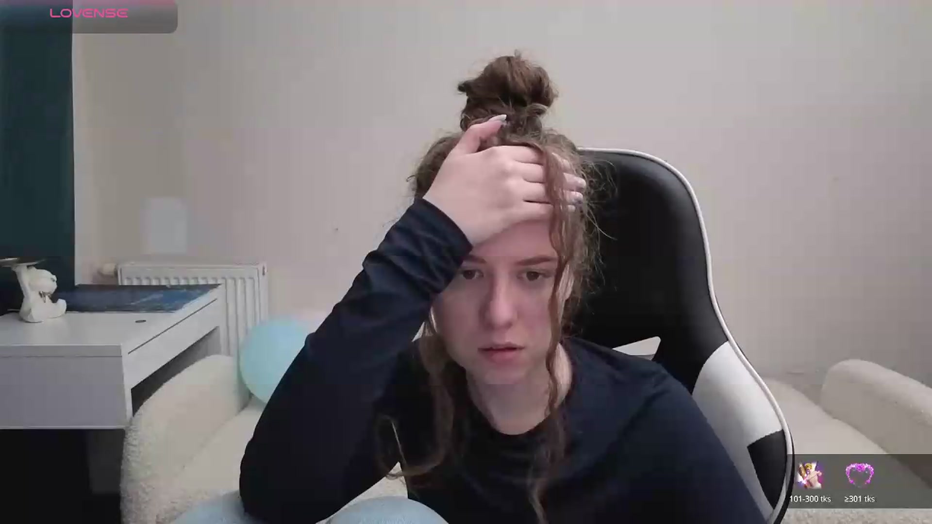 Gallery image thumbnail from BlueFlowerr's myfreecams stream on, 05/12/2026, 19:14 image 16 of 20