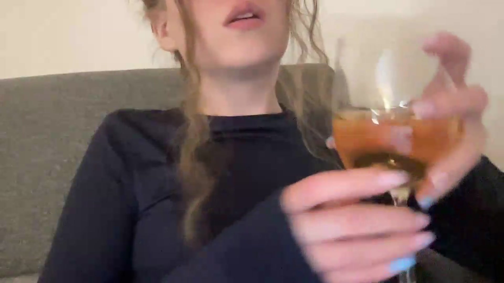 Gallery image thumbnail from BlueFlowerr's myfreecams stream on, 05/13/2026, 24:14 image 13 of 20