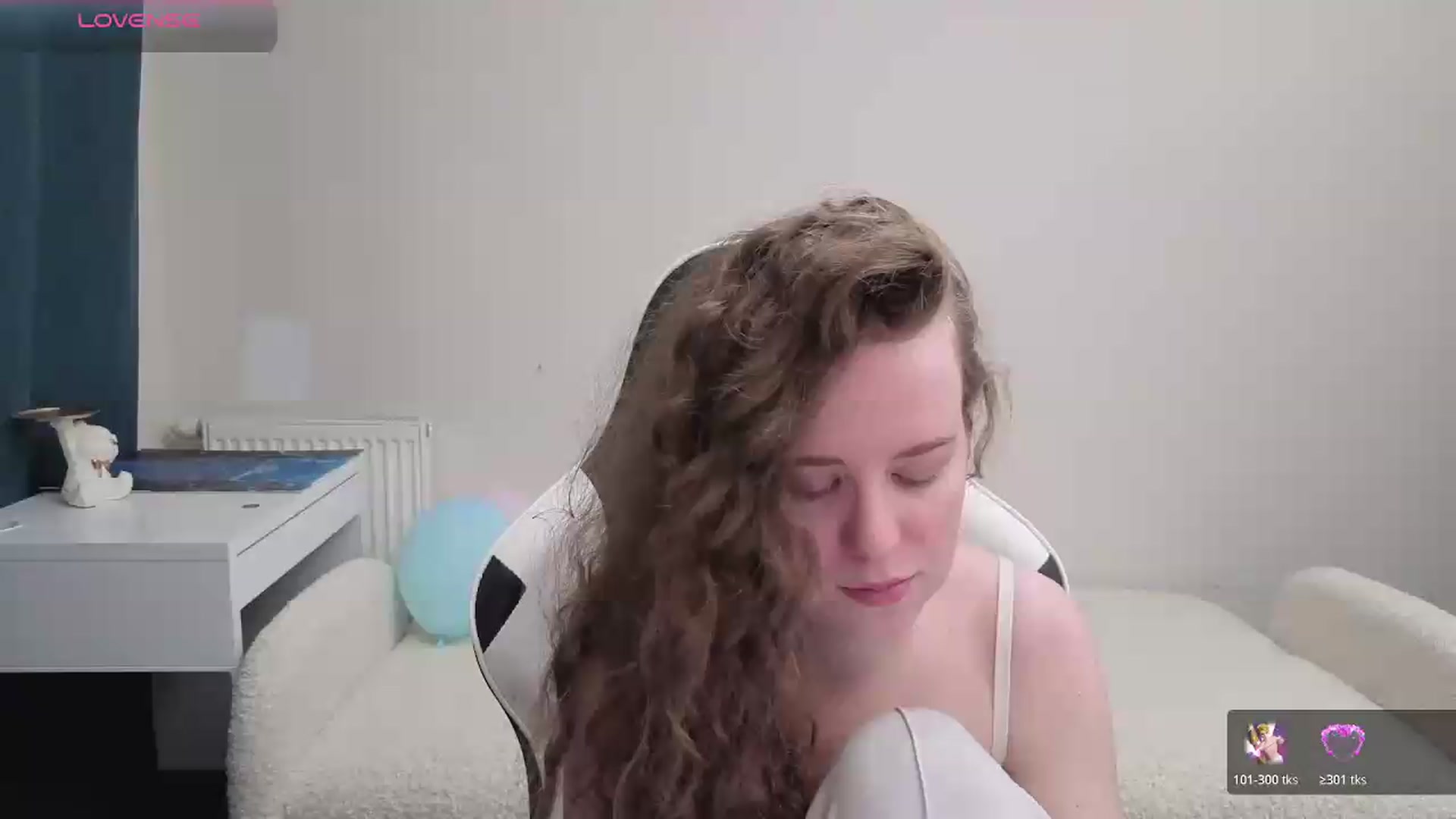 Gallery image thumbnail from BlueFlowerr's myfreecams stream on, 05/13/2026, 21:09 image 19 of 20