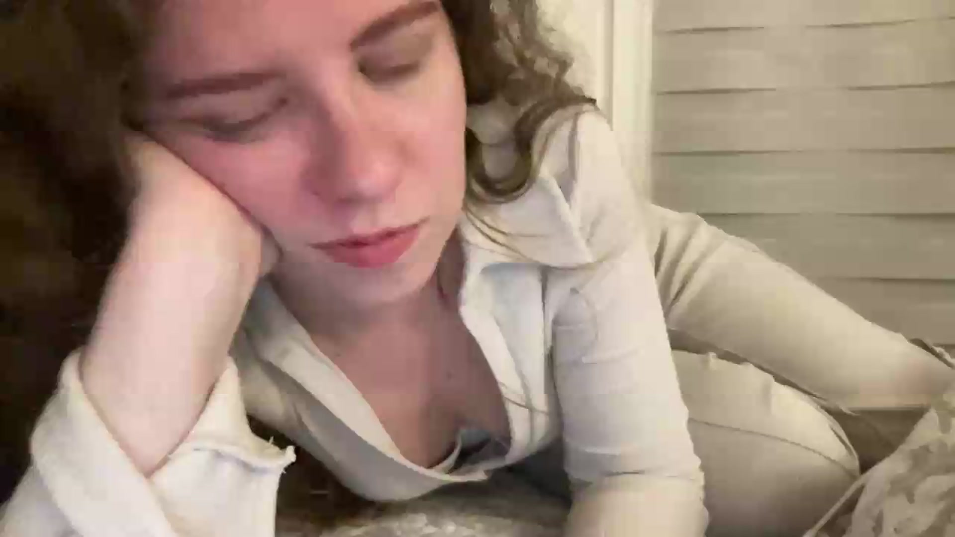 Gallery image thumbnail from BlueFlowerr's myfreecams stream on, 05/14/2026, 01:25 image 4 of 20