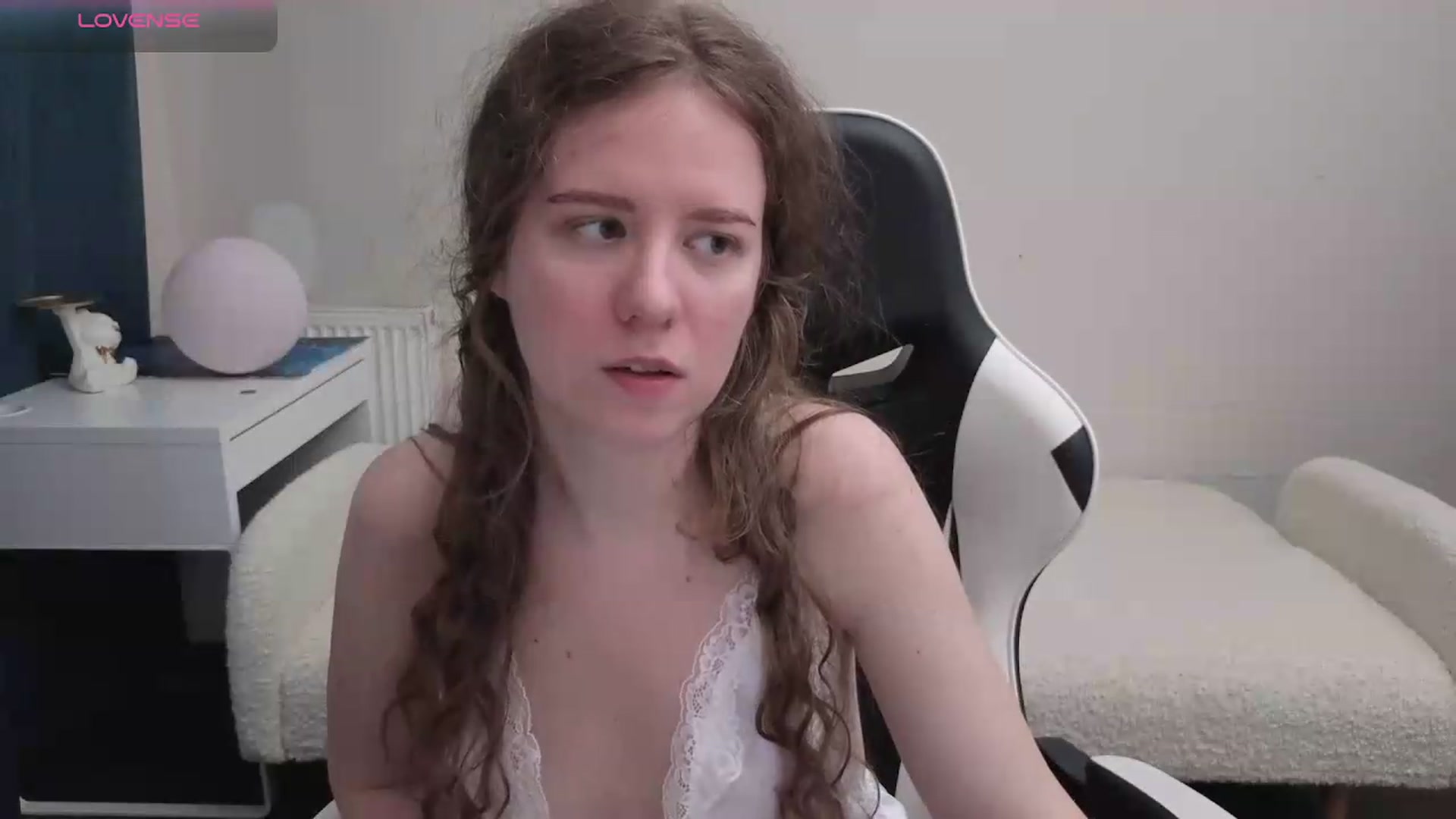 Gallery image thumbnail from BlueFlowerr's myfreecams stream on, 05/15/2026, 17:39 image 17 of 20