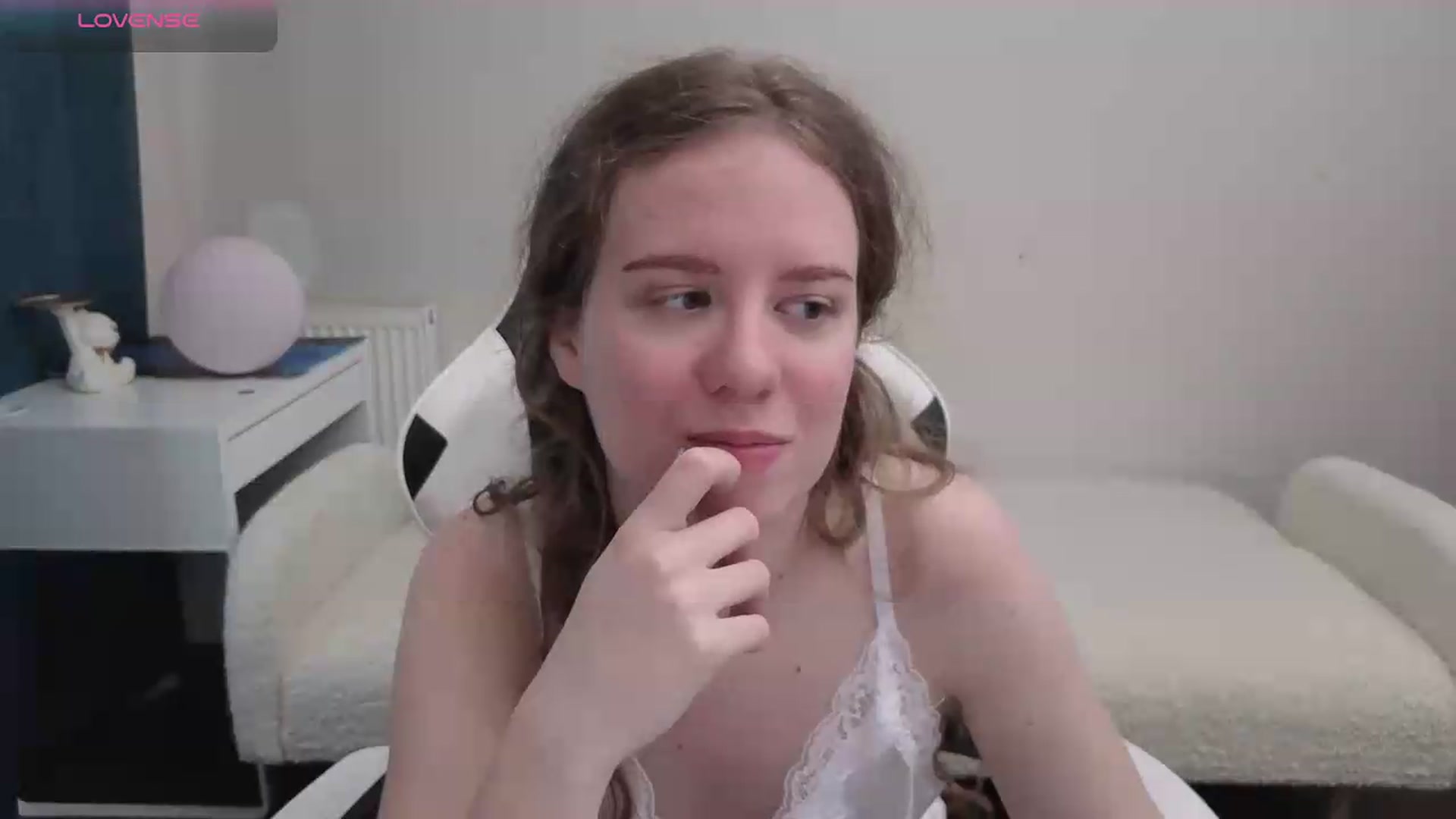 Gallery image thumbnail from BlueFlowerr's myfreecams stream on, 05/15/2026, 17:39 image 7 of 20