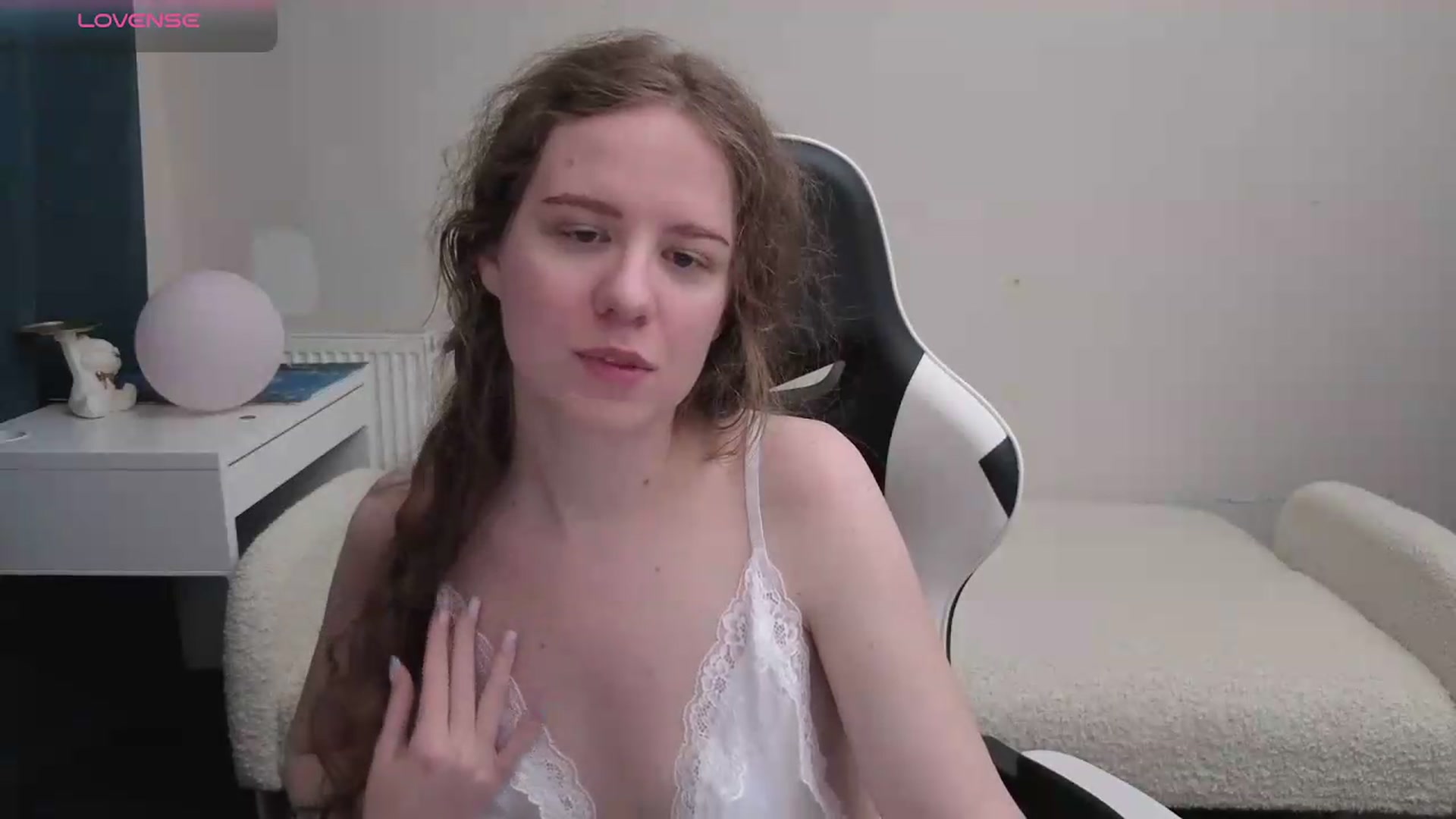 Gallery image thumbnail from BlueFlowerr's myfreecams stream on, 05/15/2026, 18:39 image 14 of 20