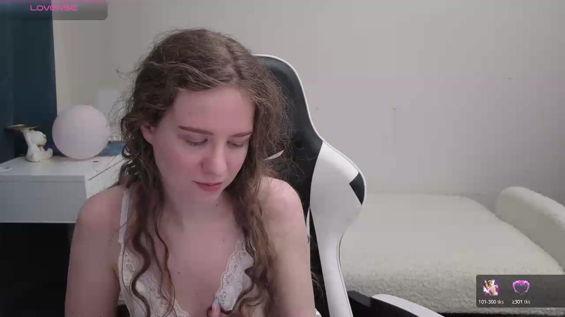 Gallery image thumbnail from BlueFlowerr's myfreecams stream on, 05/15/2026, 18:39 image 4 of 20