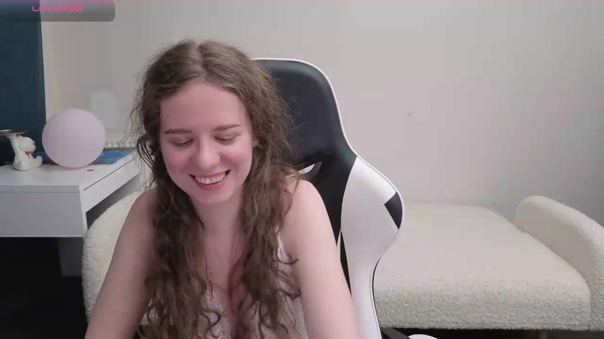 Gallery image thumbnail from BlueFlowerr's myfreecams stream on, 05/15/2026, 20:03 image 8 of 20