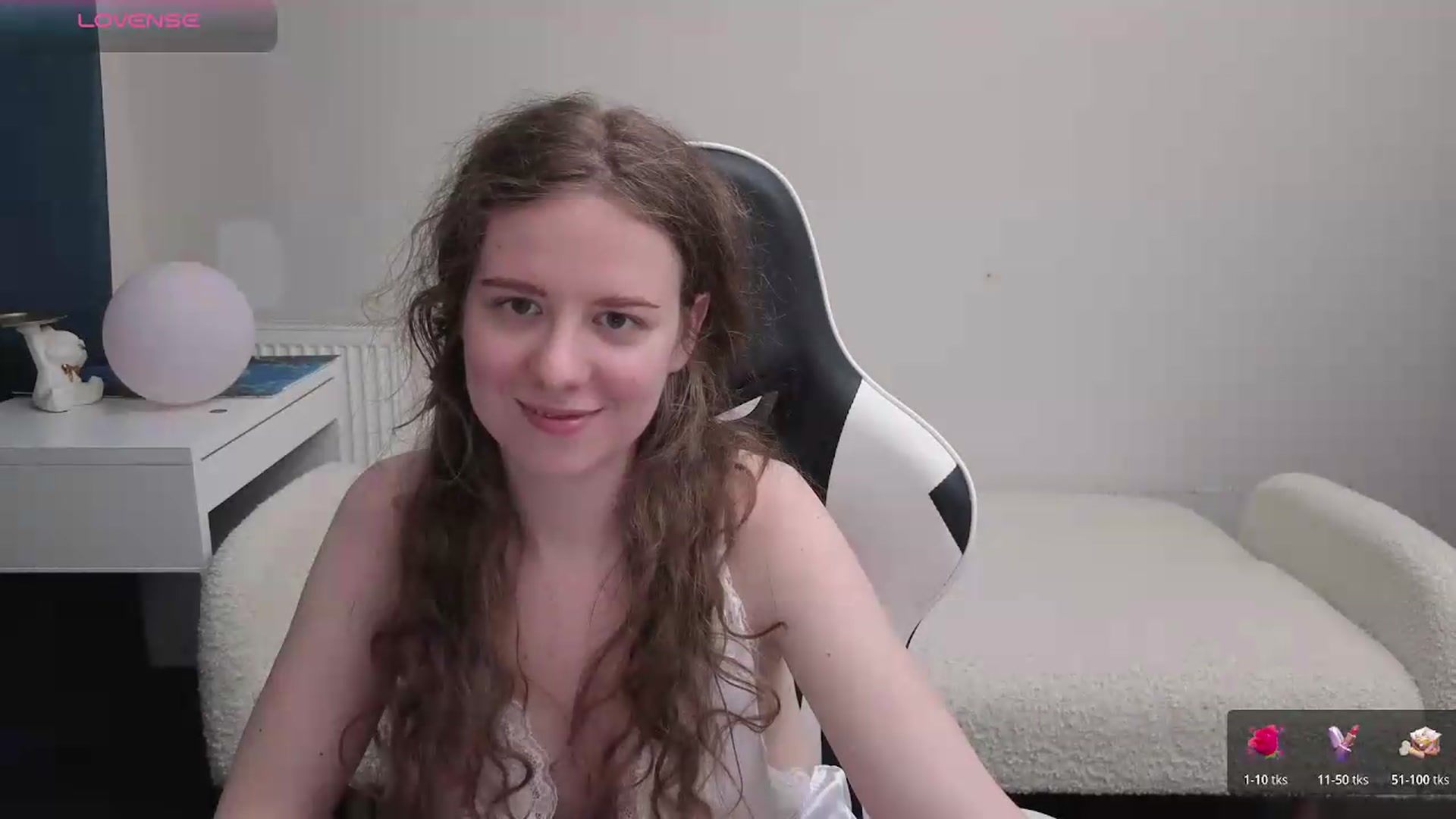 Gallery image thumbnail from BlueFlowerr's myfreecams stream on, 05/15/2026, 20:03 image 9 of 20