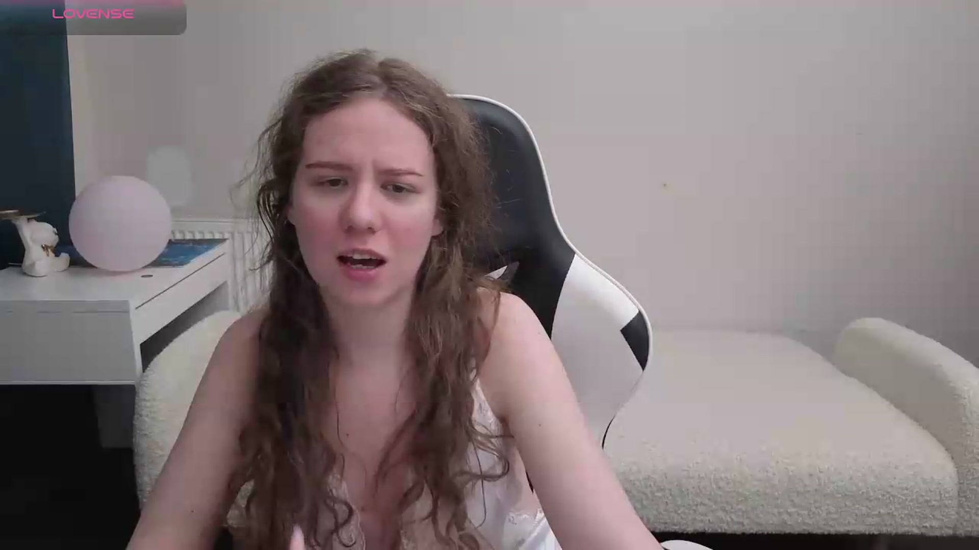 Gallery image thumbnail from BlueFlowerr's myfreecams stream on, 05/15/2026, 20:03 image 6 of 20