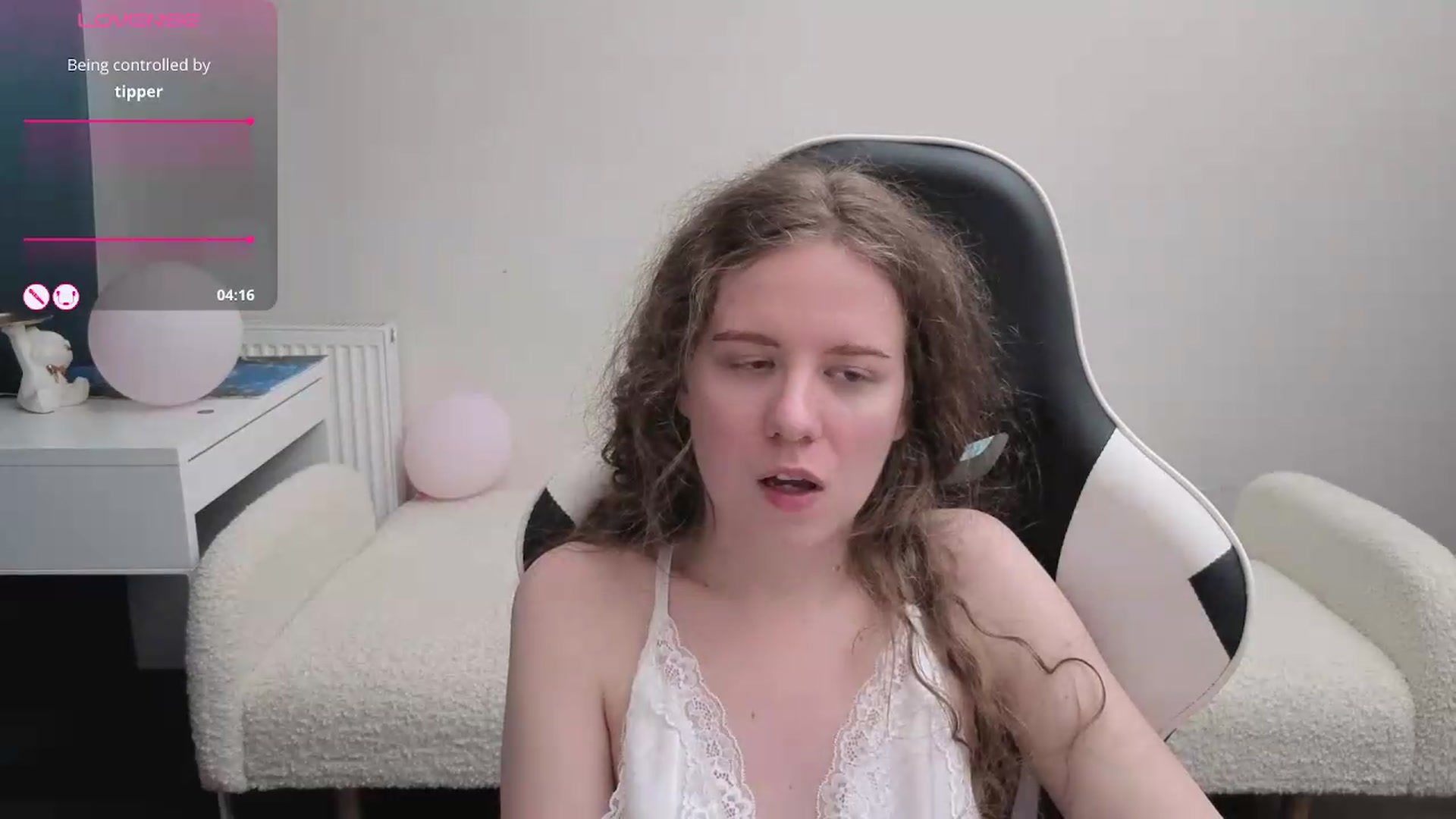 Gallery image thumbnail from BlueFlowerr's myfreecams stream on, 05/15/2026, 20:57 image 19 of 20
