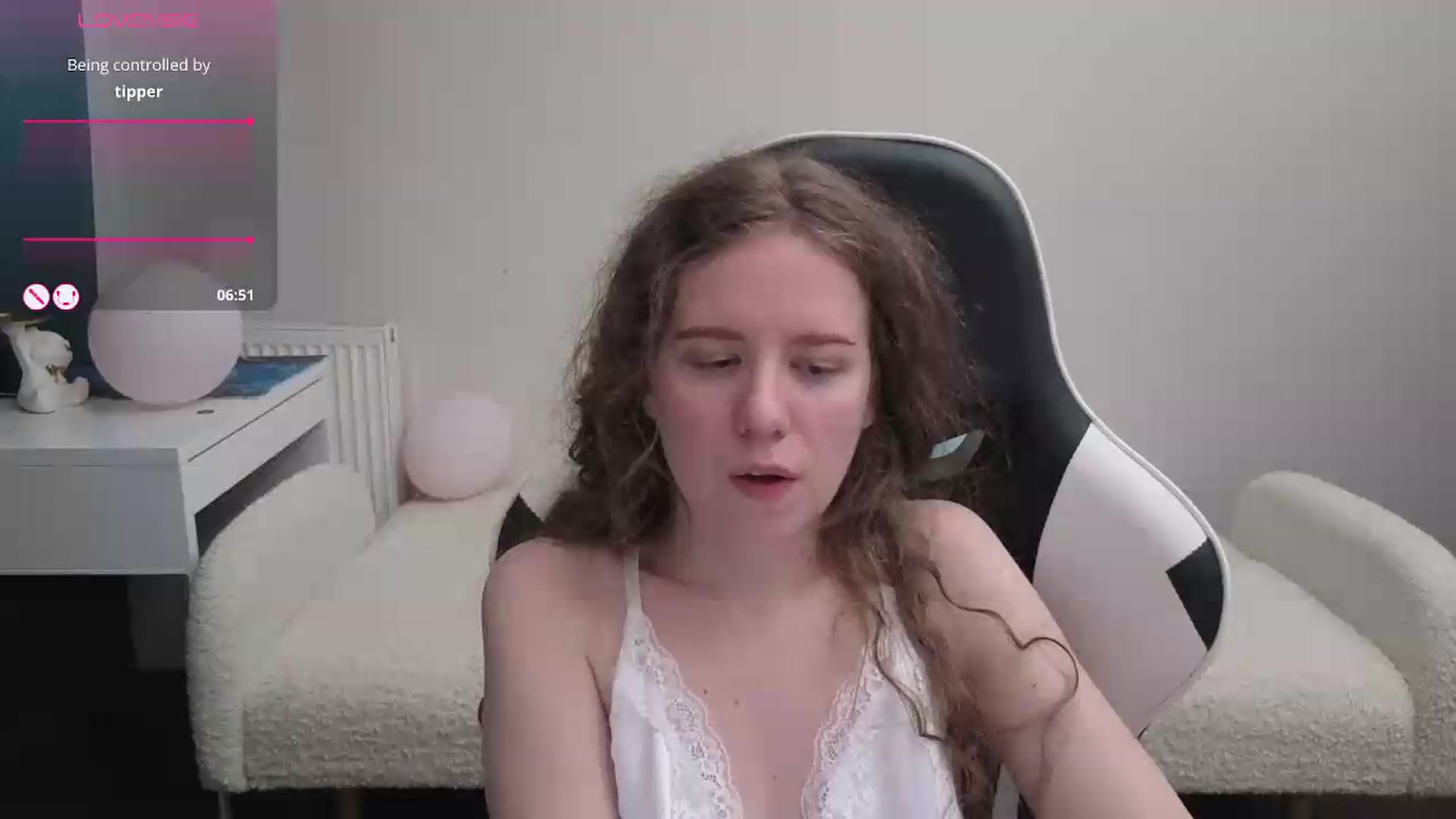Gallery image thumbnail from BlueFlowerr's myfreecams stream on, 05/15/2026, 20:57 image 18 of 20