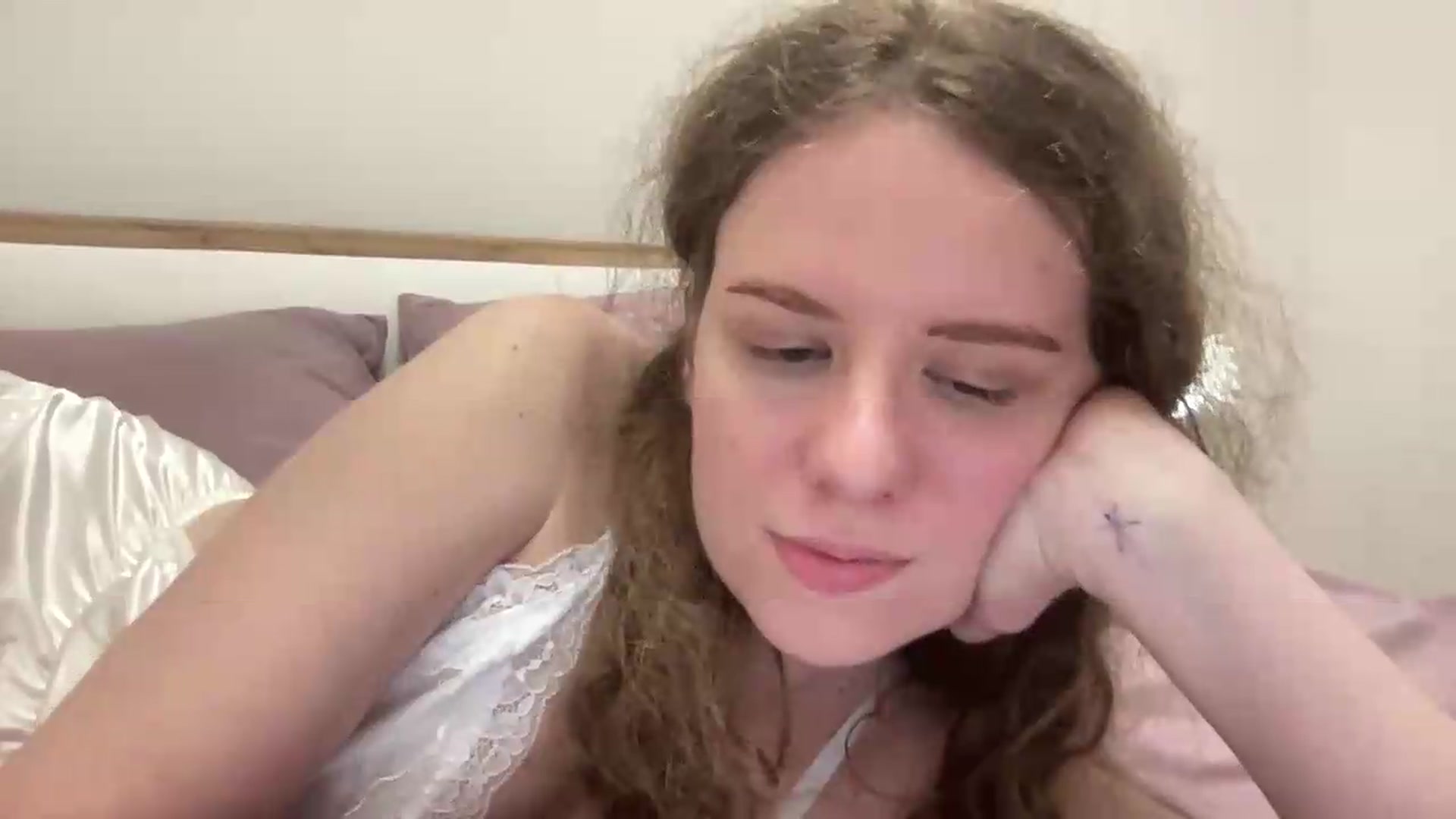 Gallery image thumbnail from BlueFlowerr's myfreecams stream on, 05/15/2026, 23:26 image 14 of 20