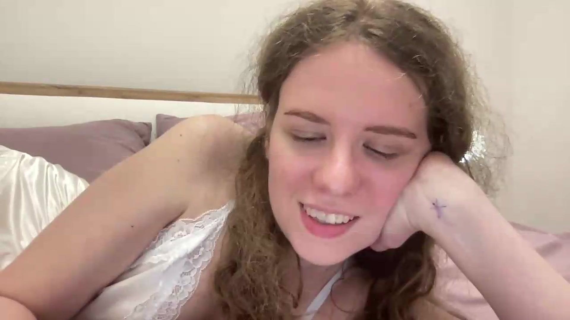 Gallery image thumbnail from BlueFlowerr's myfreecams stream on, 05/15/2026, 23:26 image 15 of 20