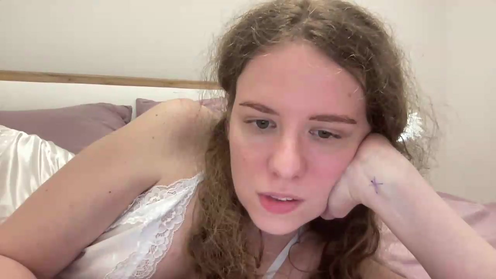 Gallery image thumbnail from BlueFlowerr's myfreecams stream on, 05/15/2026, 23:26 image 16 of 20