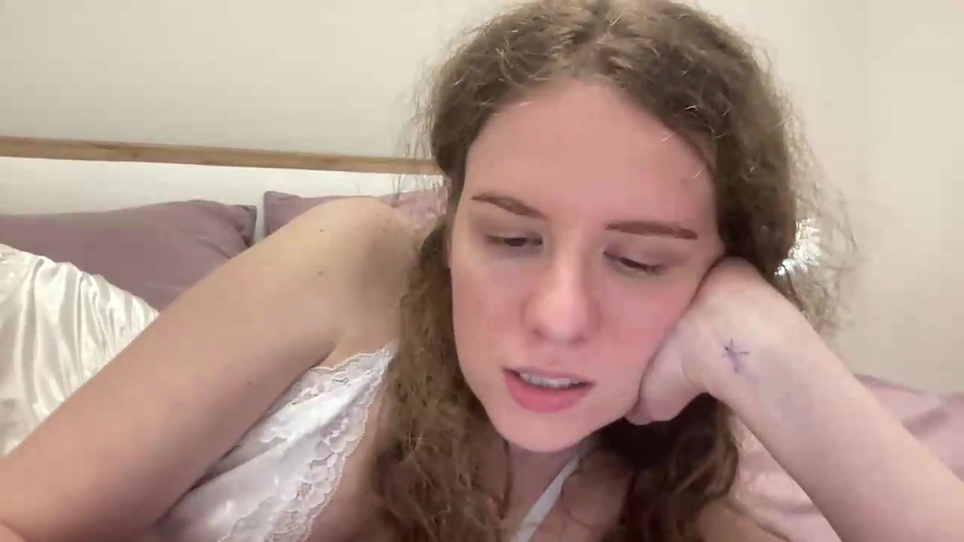 Gallery image thumbnail from BlueFlowerr's myfreecams stream on, 05/15/2026, 23:26 image 17 of 20