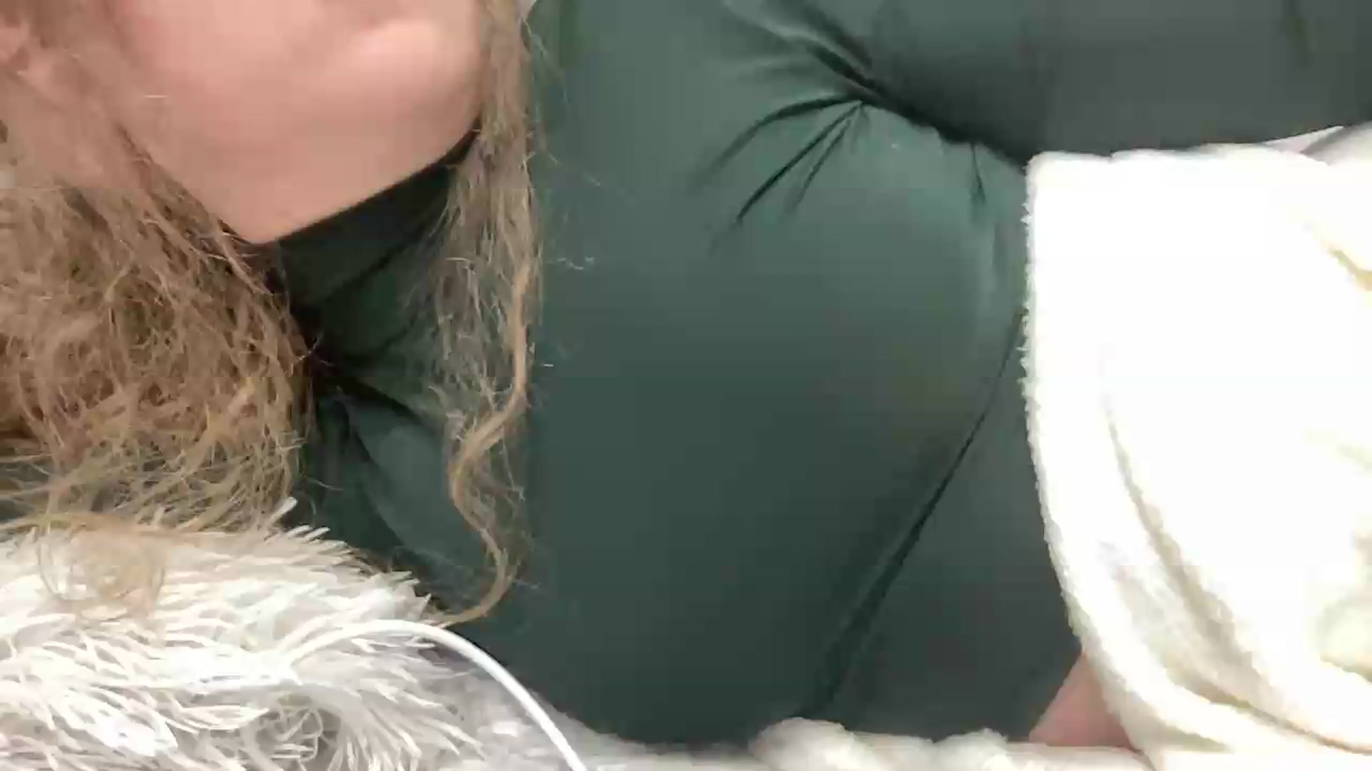 Gallery image thumbnail from BlueFlowerr's myfreecams stream on, 05/18/2026, 01:23 image 17 of 20