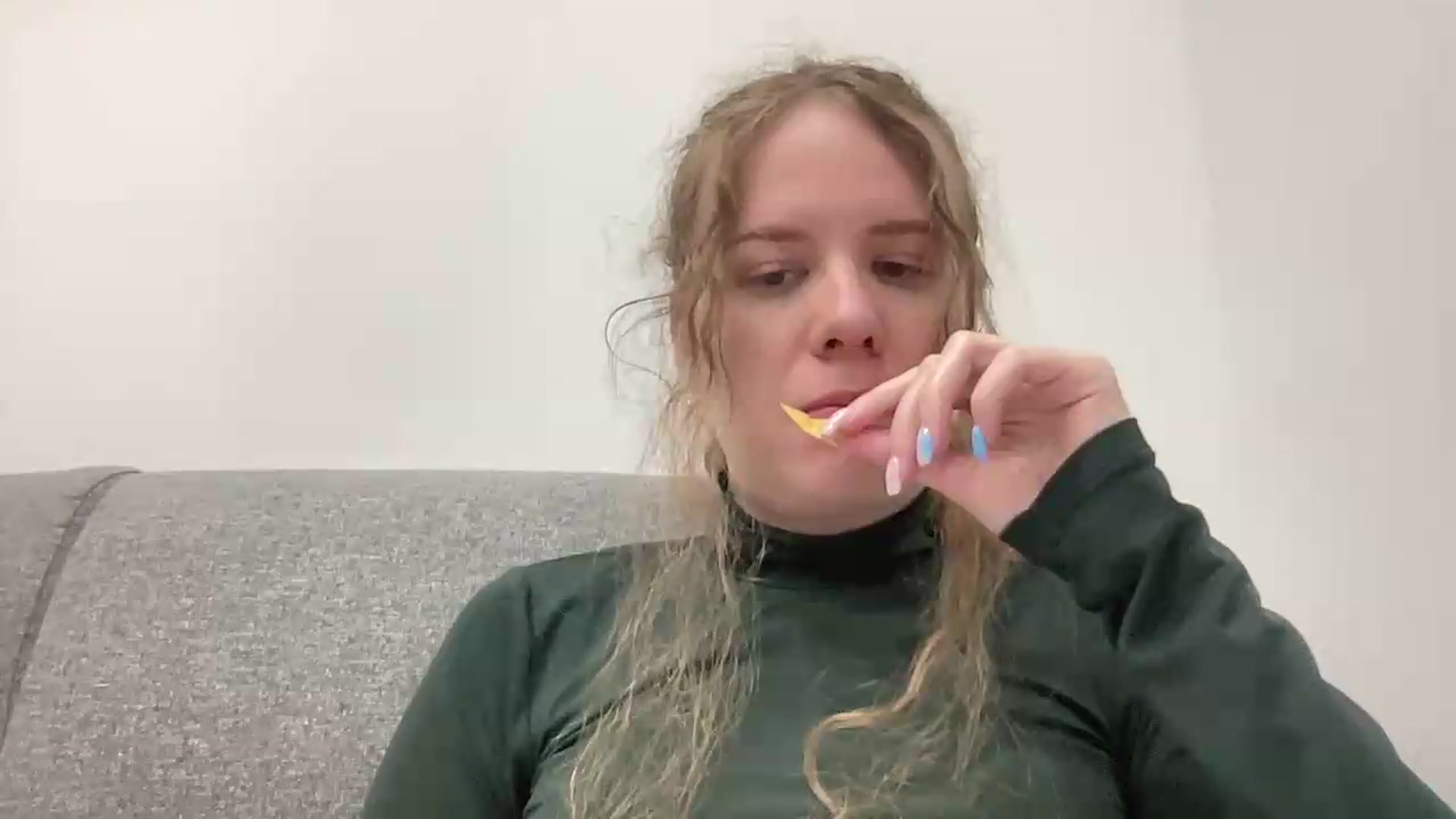 Gallery image thumbnail from BlueFlowerr's myfreecams stream on, 05/18/2026, 01:23 image 4 of 20