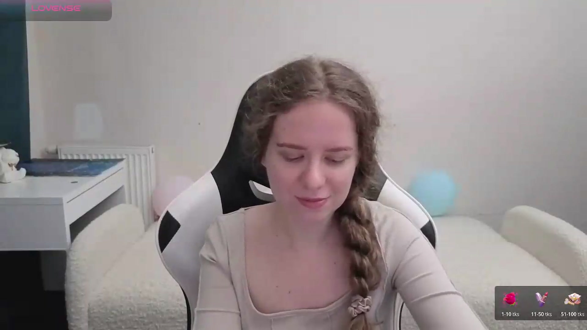 Gallery image thumbnail from BlueFlowerr's myfreecams stream on, 05/18/2026, 17:20 image 18 of 20